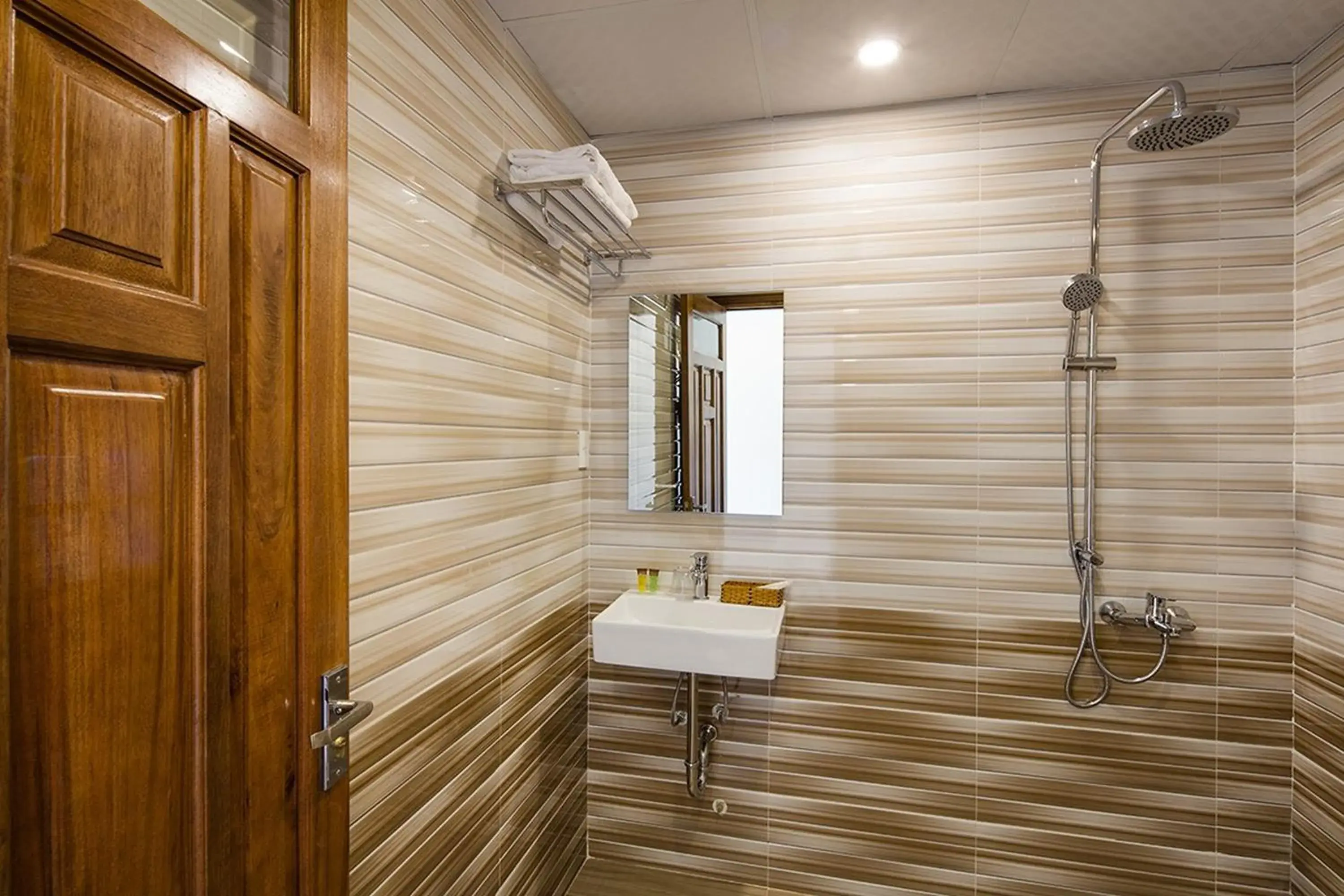 Superior Double Room in Truong Thinh Hotel Superior Double Room in Truong Thinh Hotel