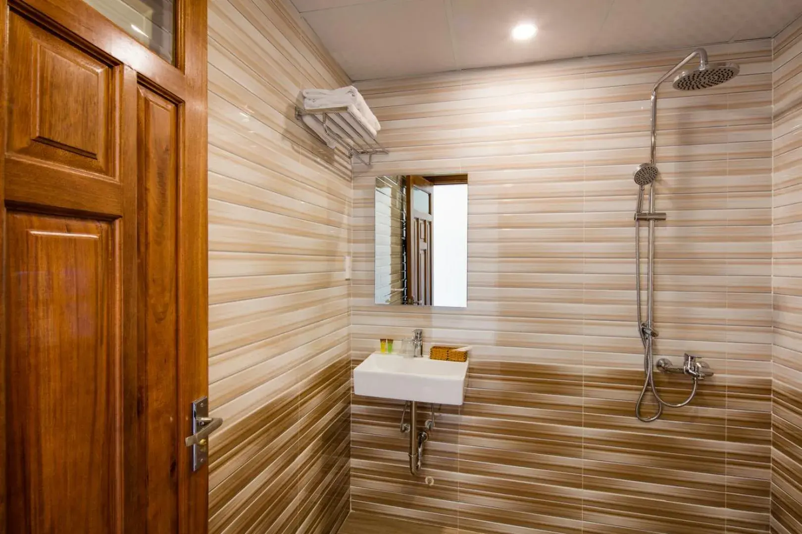 Superior Double Room in Truong Thinh Hotel Superior Double Room in Truong Thinh Hotel