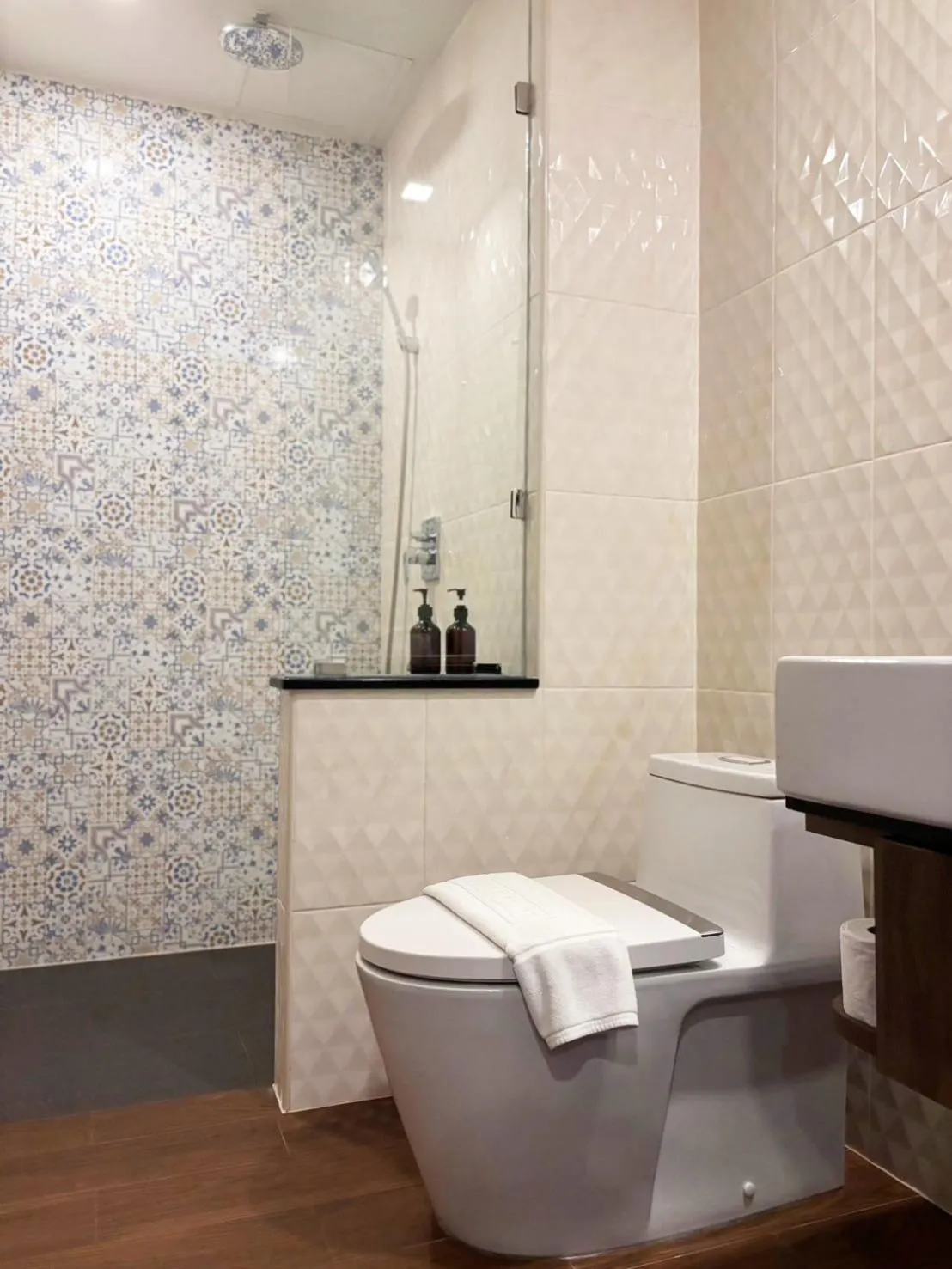 Toilet in Patra Phrasing Boutique Hotel