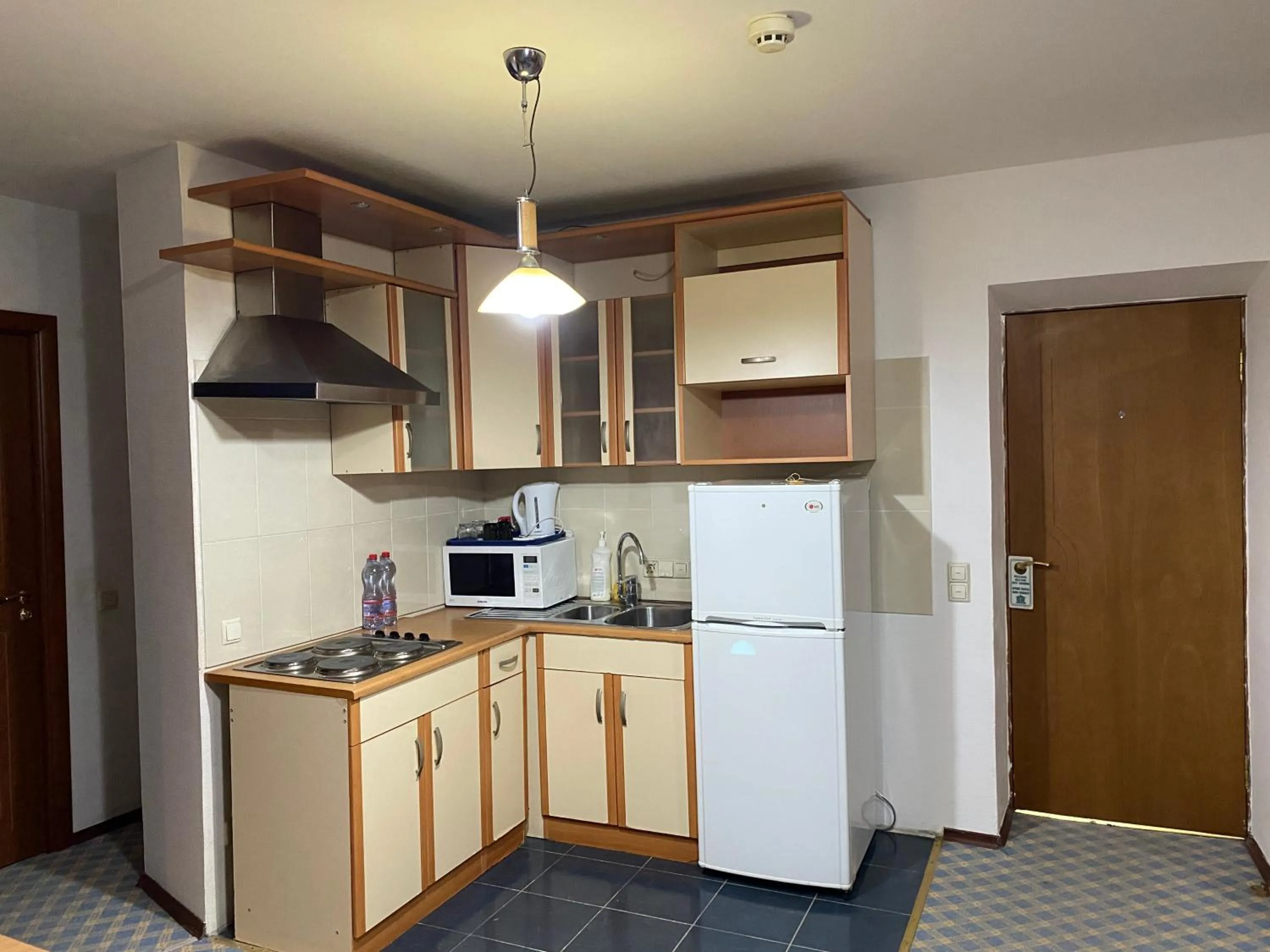 Communal kitchen in Green Hotel