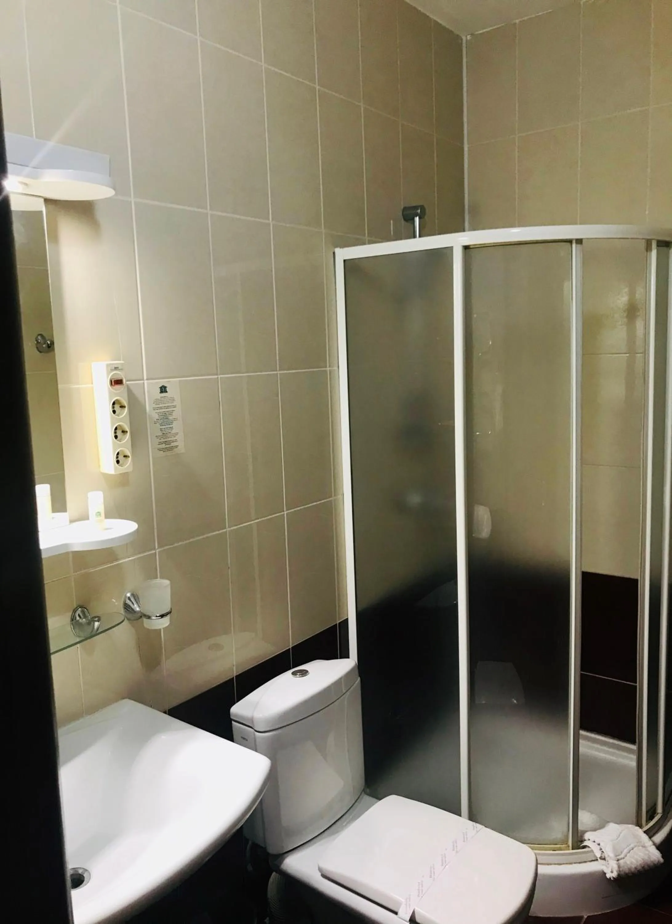 Shower in Green Hotel