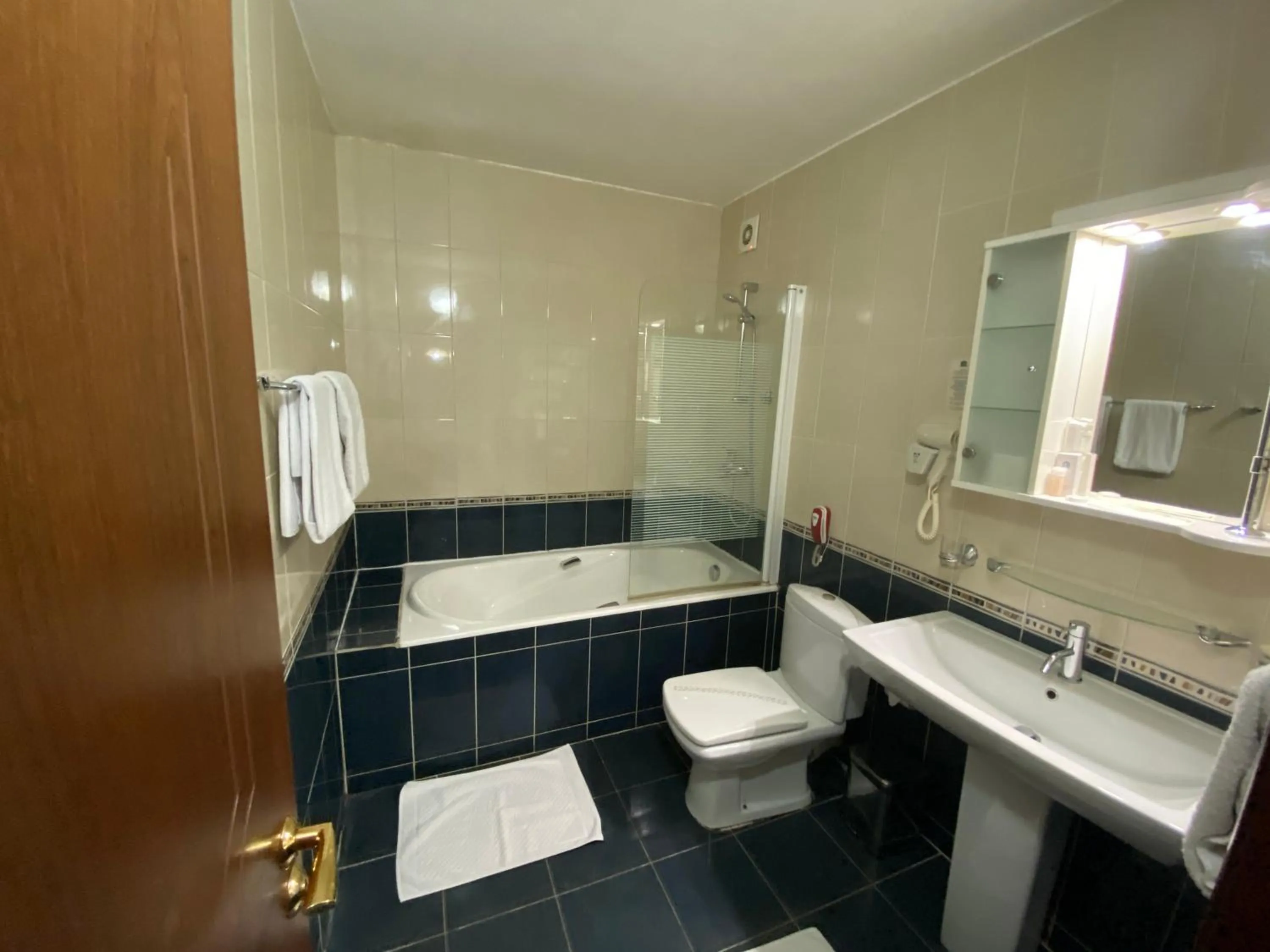 Bathroom in Green Hotel