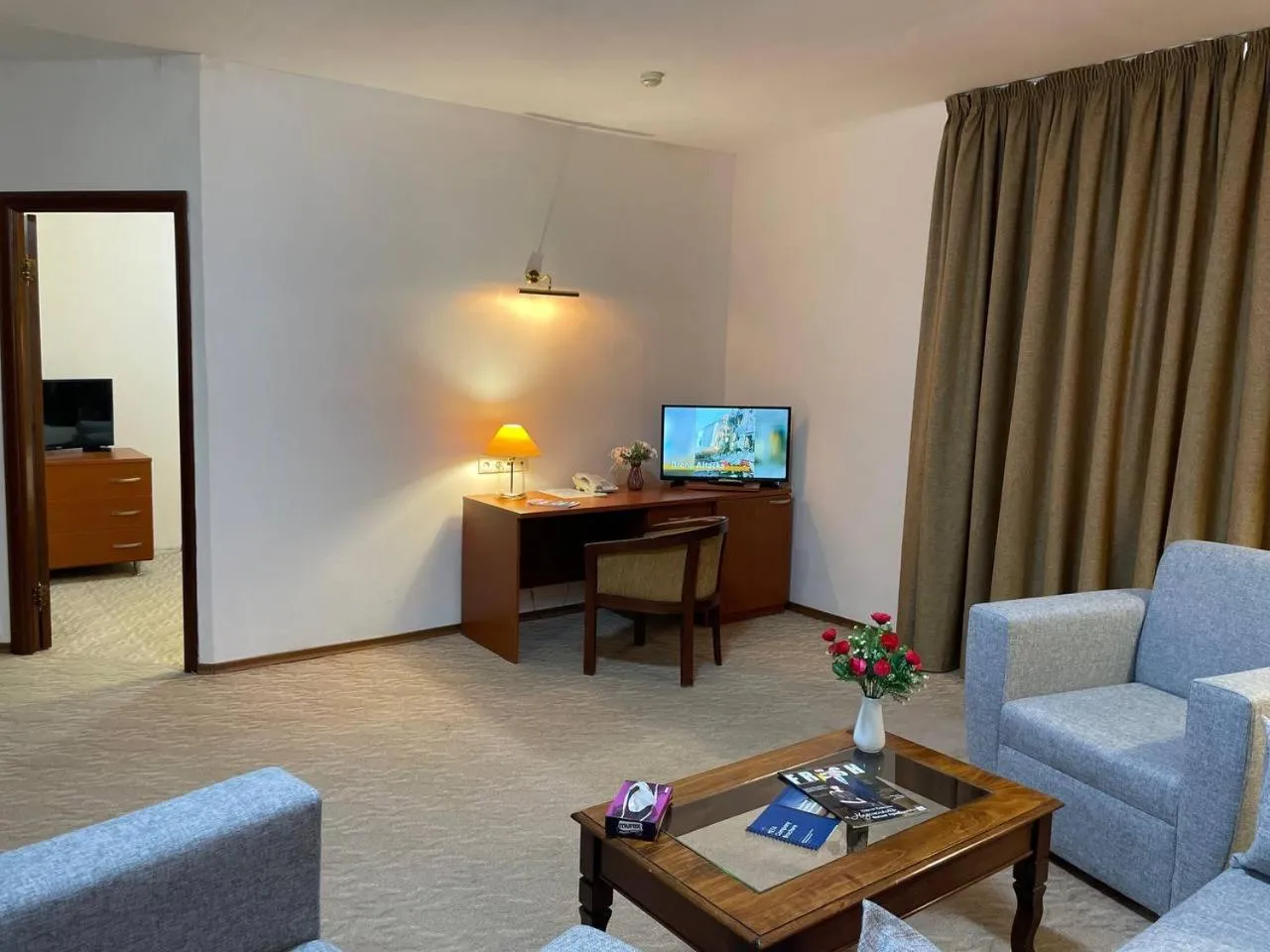 Communal lounge/ TV room in Tengri Hotel