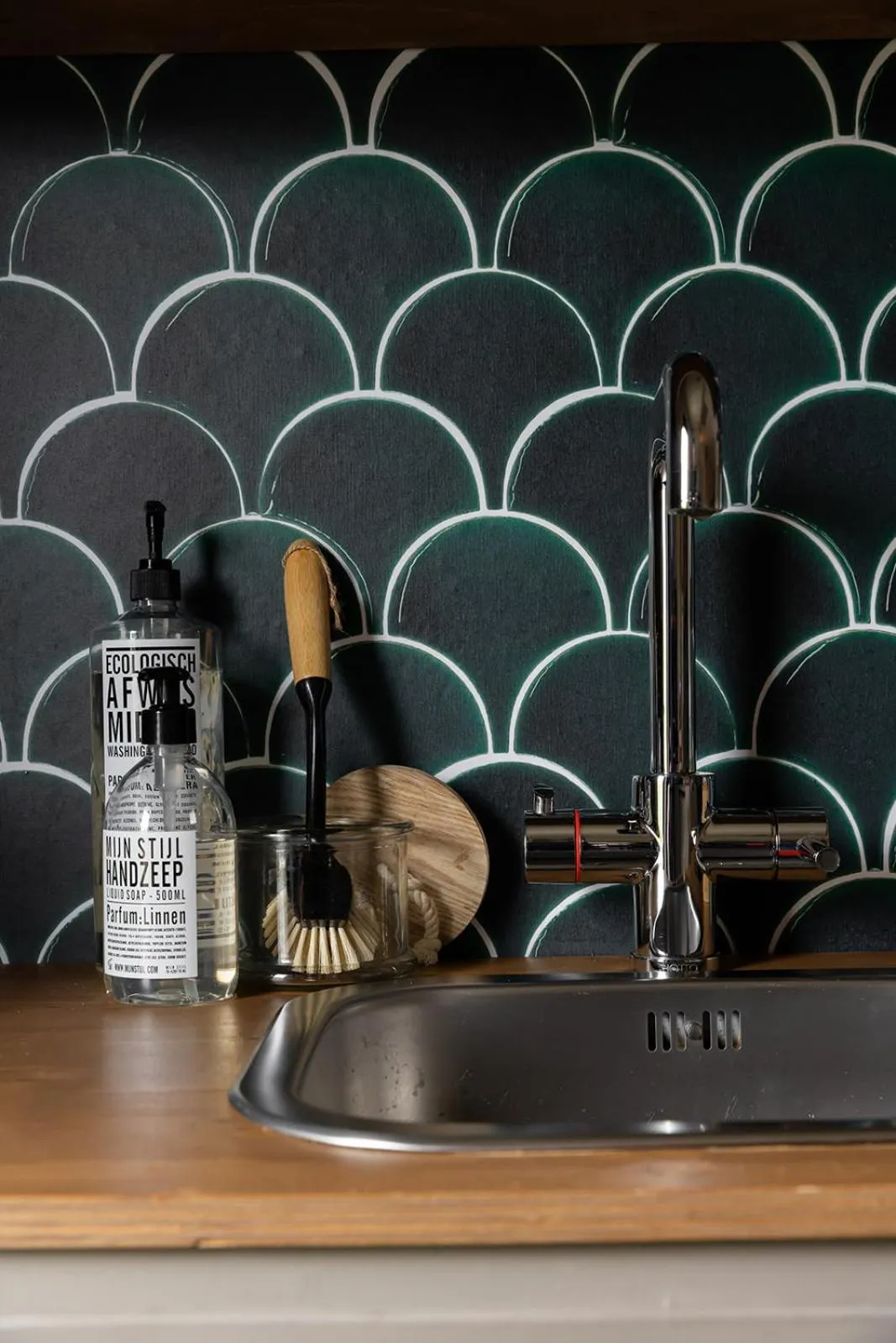 Kitchen or kitchenette in De oude slaght- luxe suite met buitensauna