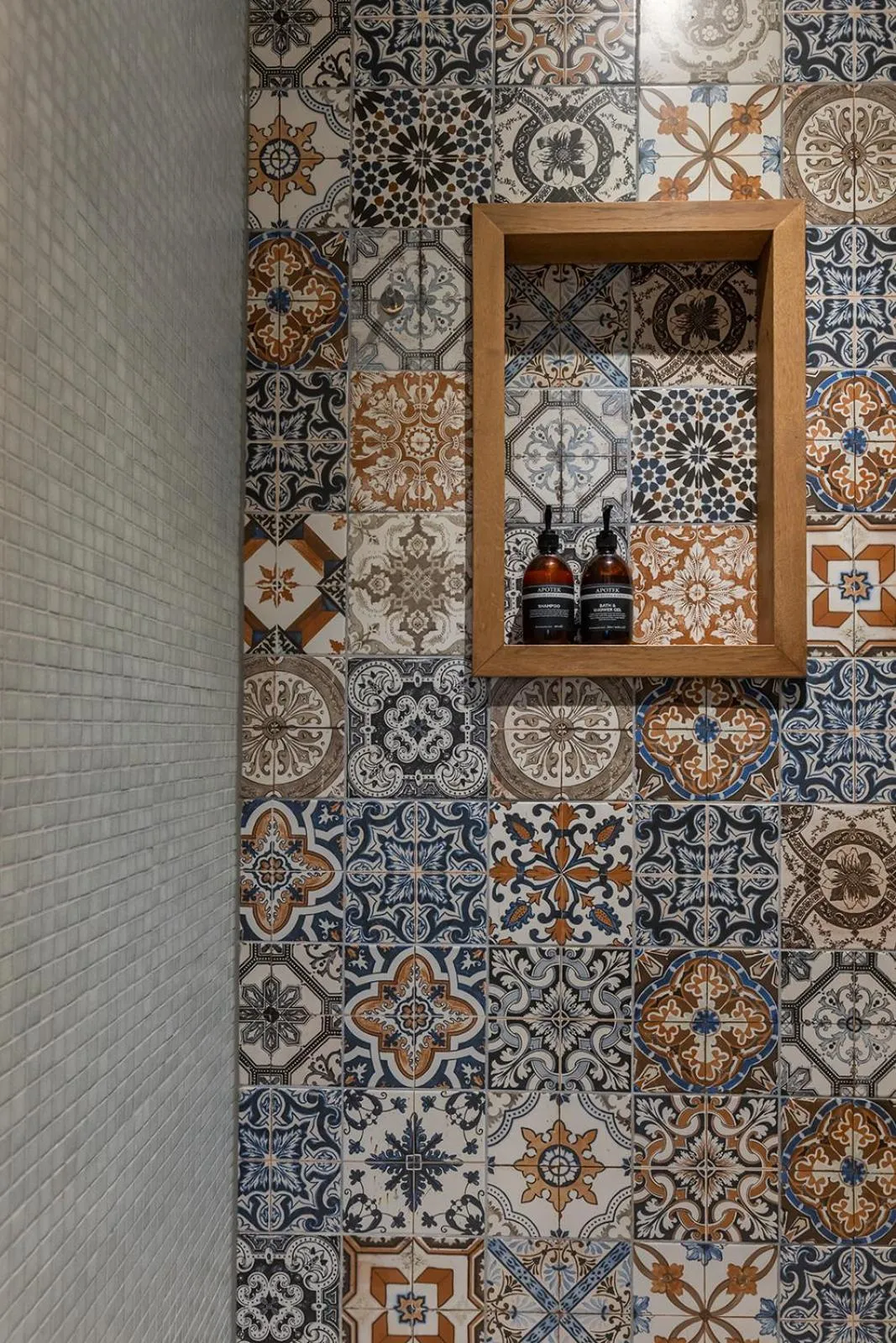 Shower in De oude slaght- luxe suite met buitensauna