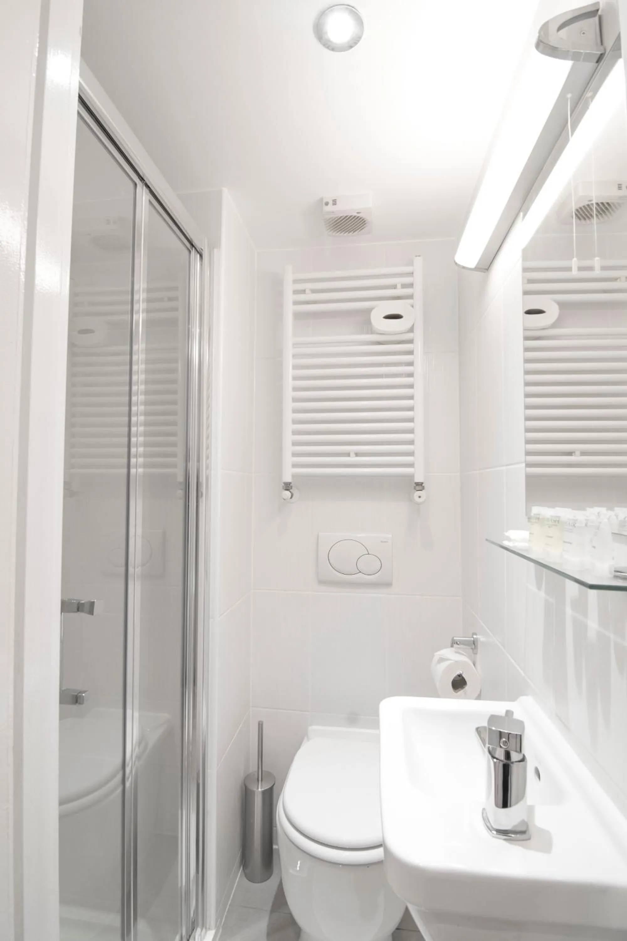 Bathroom in Fairholme Studios