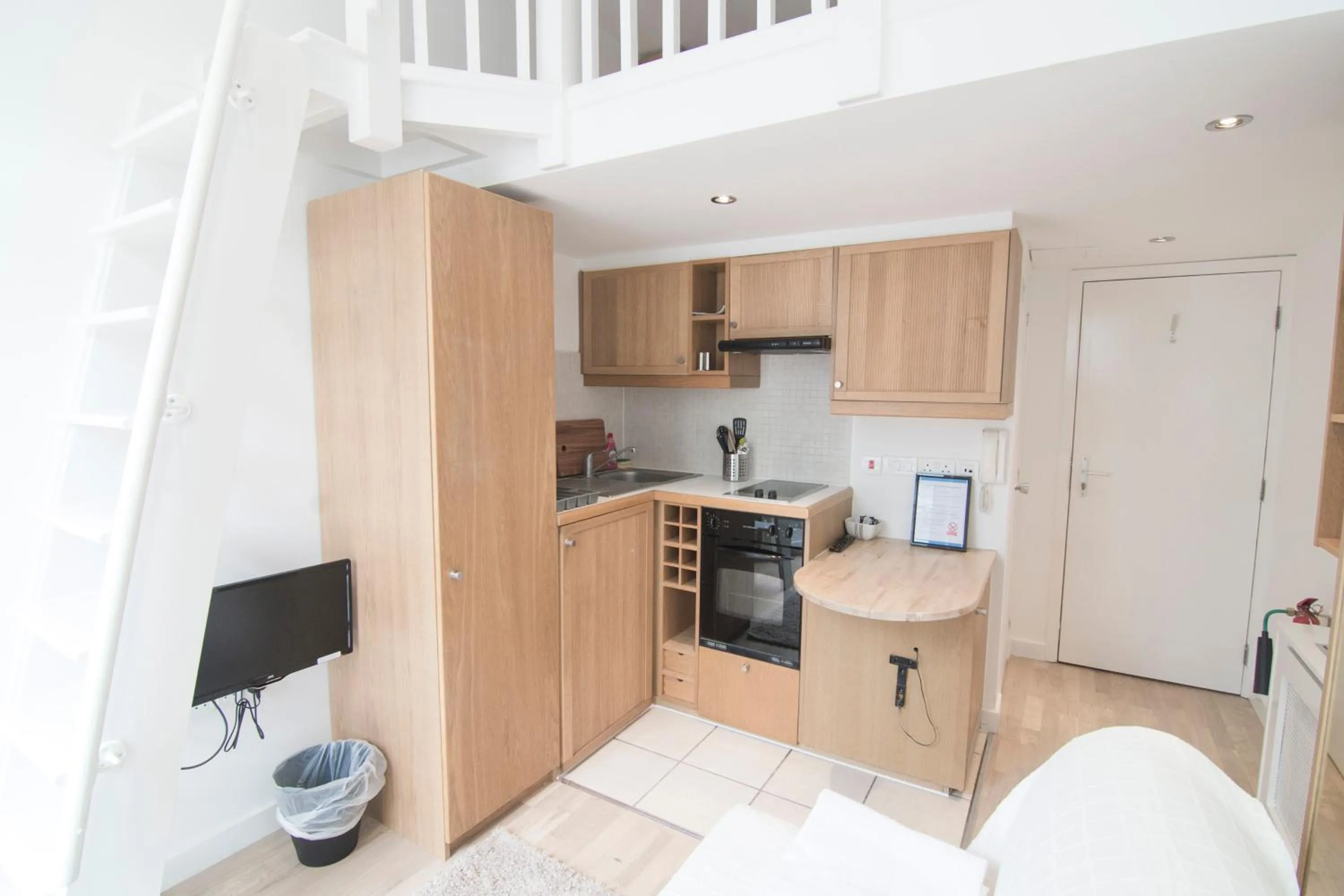 Dining area in Fairholme Studios