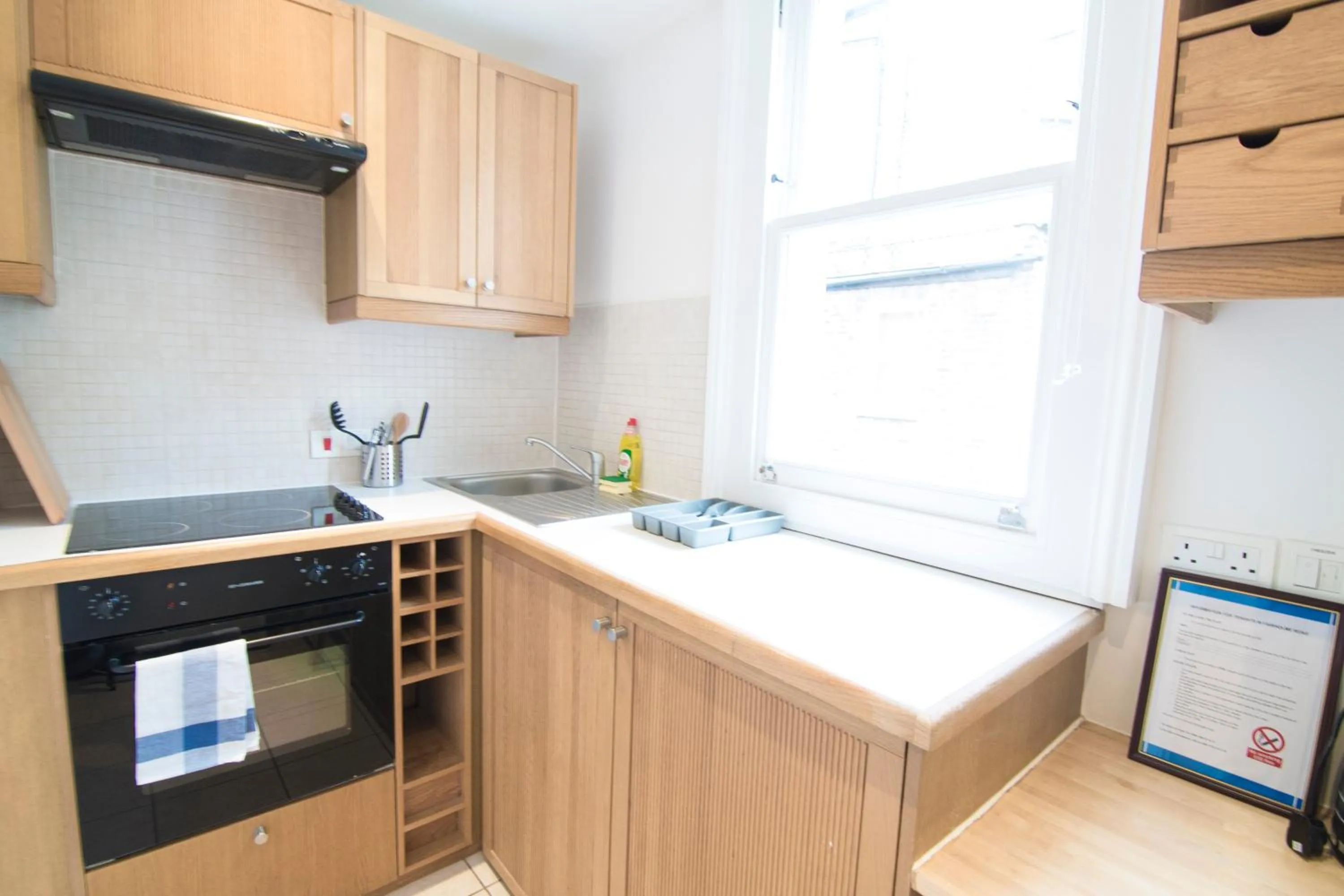 Kitchen or kitchenette in Fairholme Studios