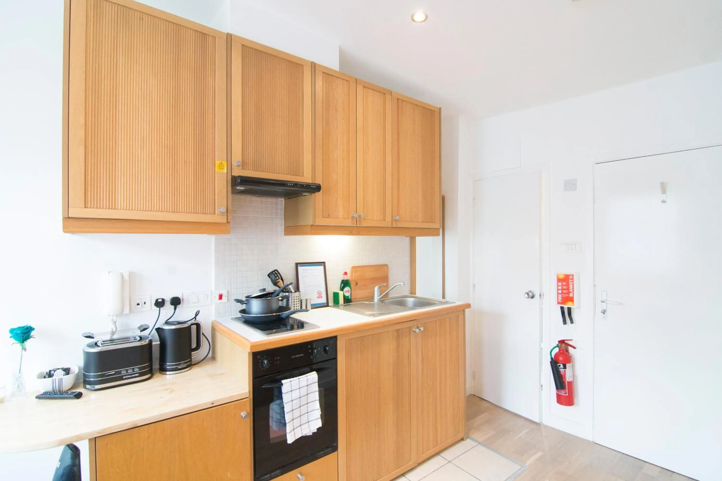 Kitchen or kitchenette in Fairholme Studios