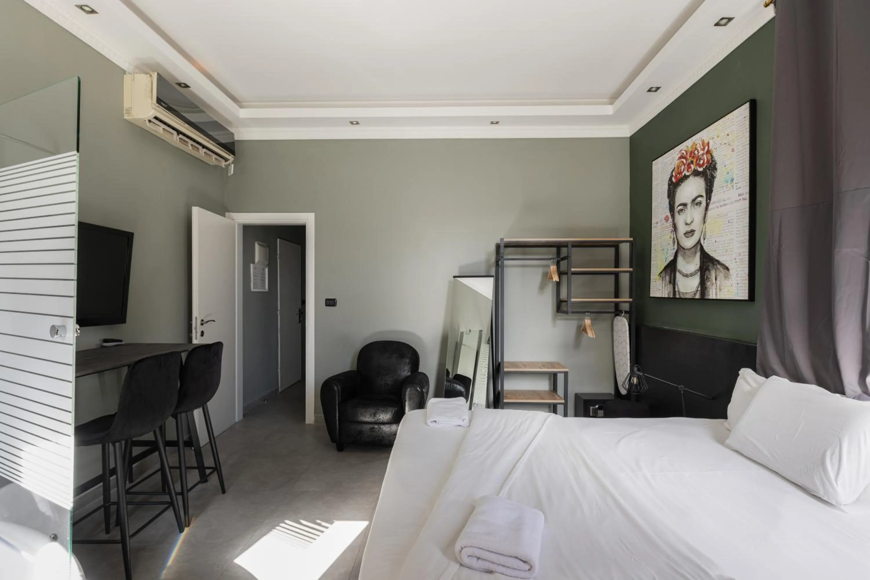 Photo of the whole room, Bed in Residence Suites BY RAPHAEL HOTELS