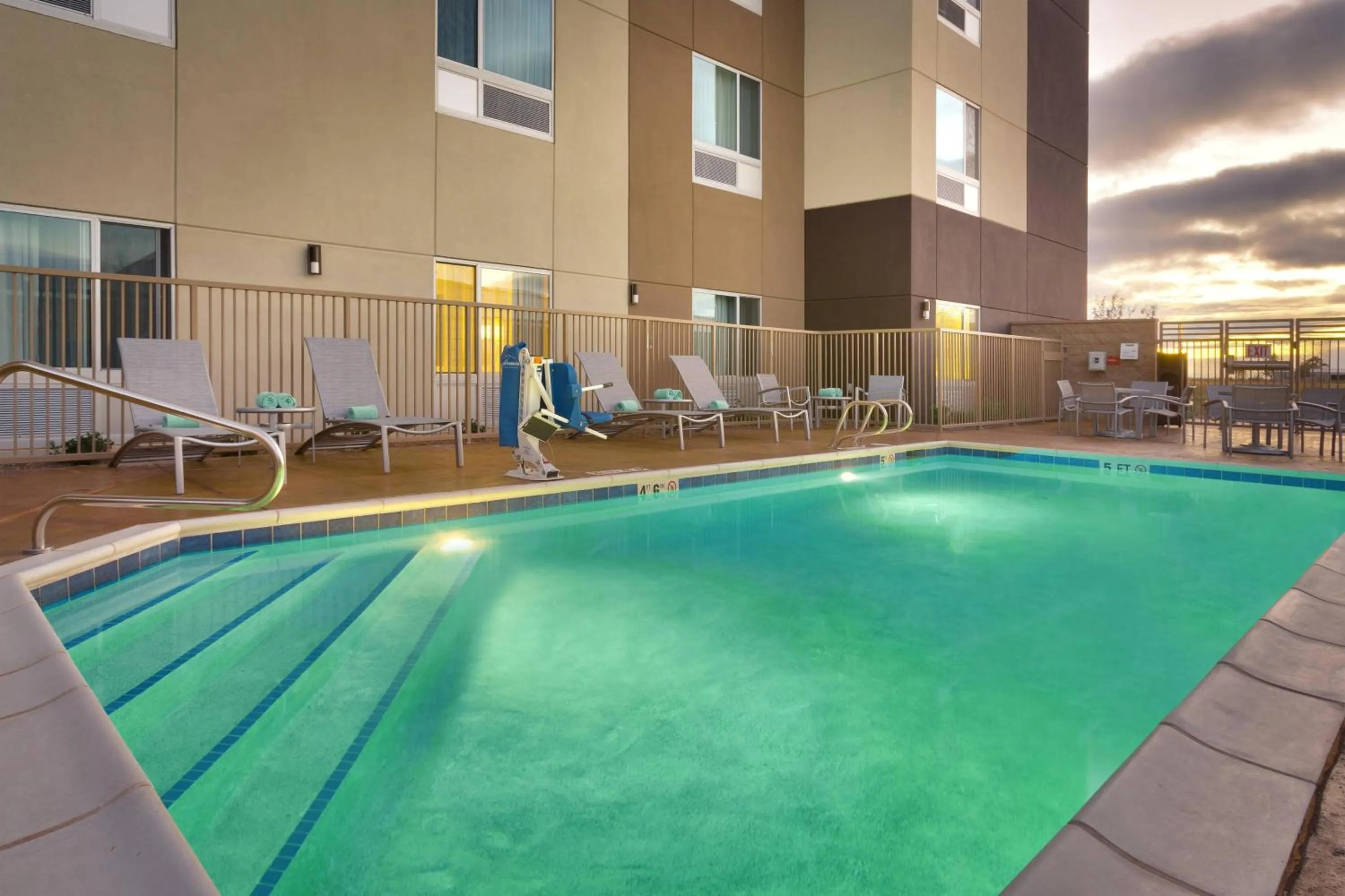 Swimming pool in TownePlace Suites by Marriott Clovis