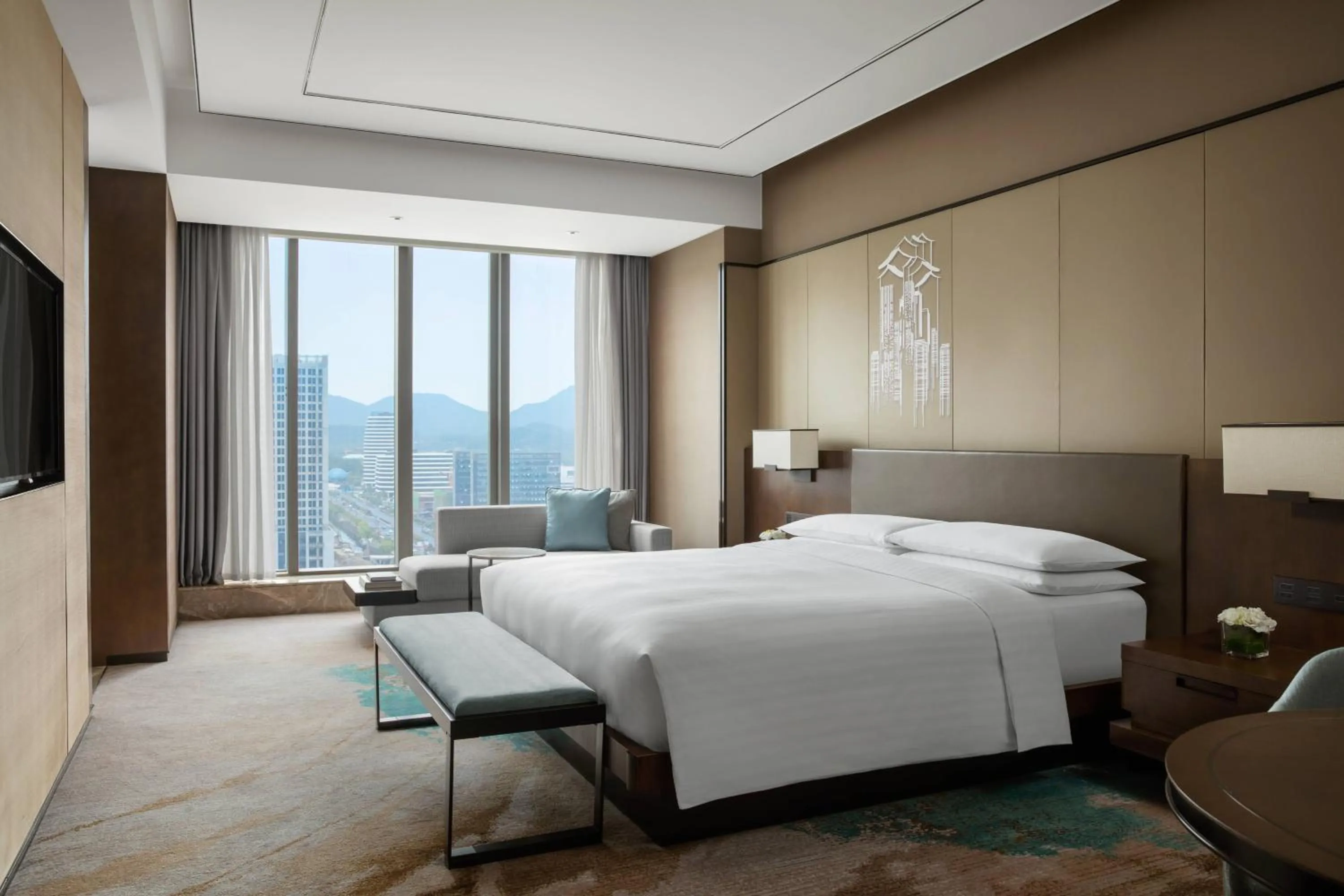 Photo of the whole room, Bed in Hangzhou Marriott Hotel Lin'an