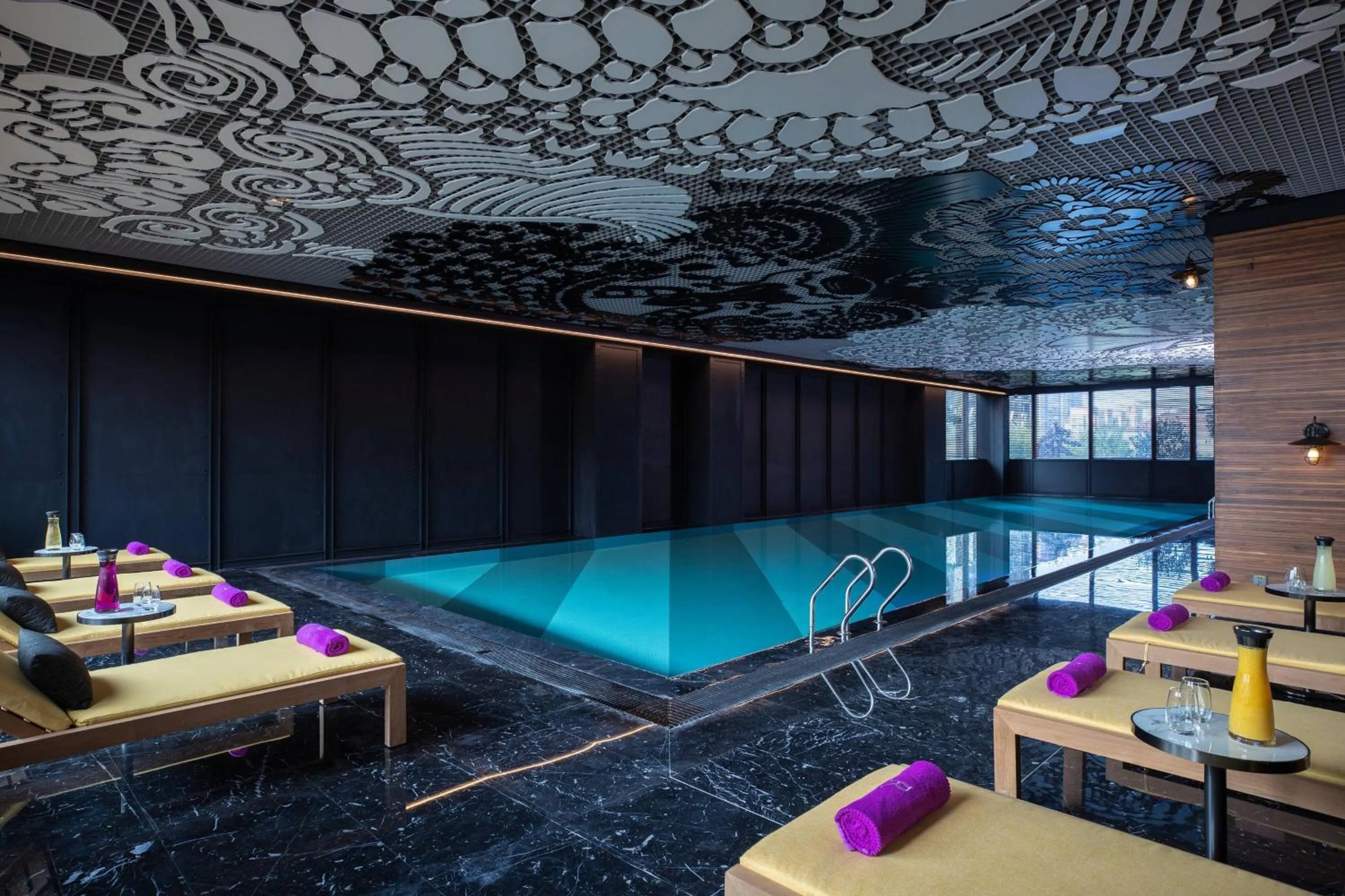 Swimming pool in Renaissance Hangzhou Northeast