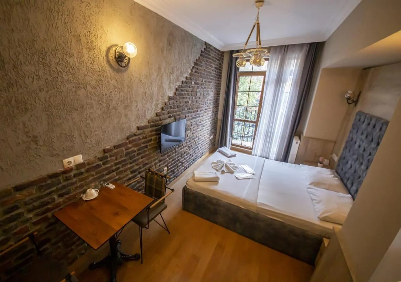 Bed in Royal Garden Suite and Hotel