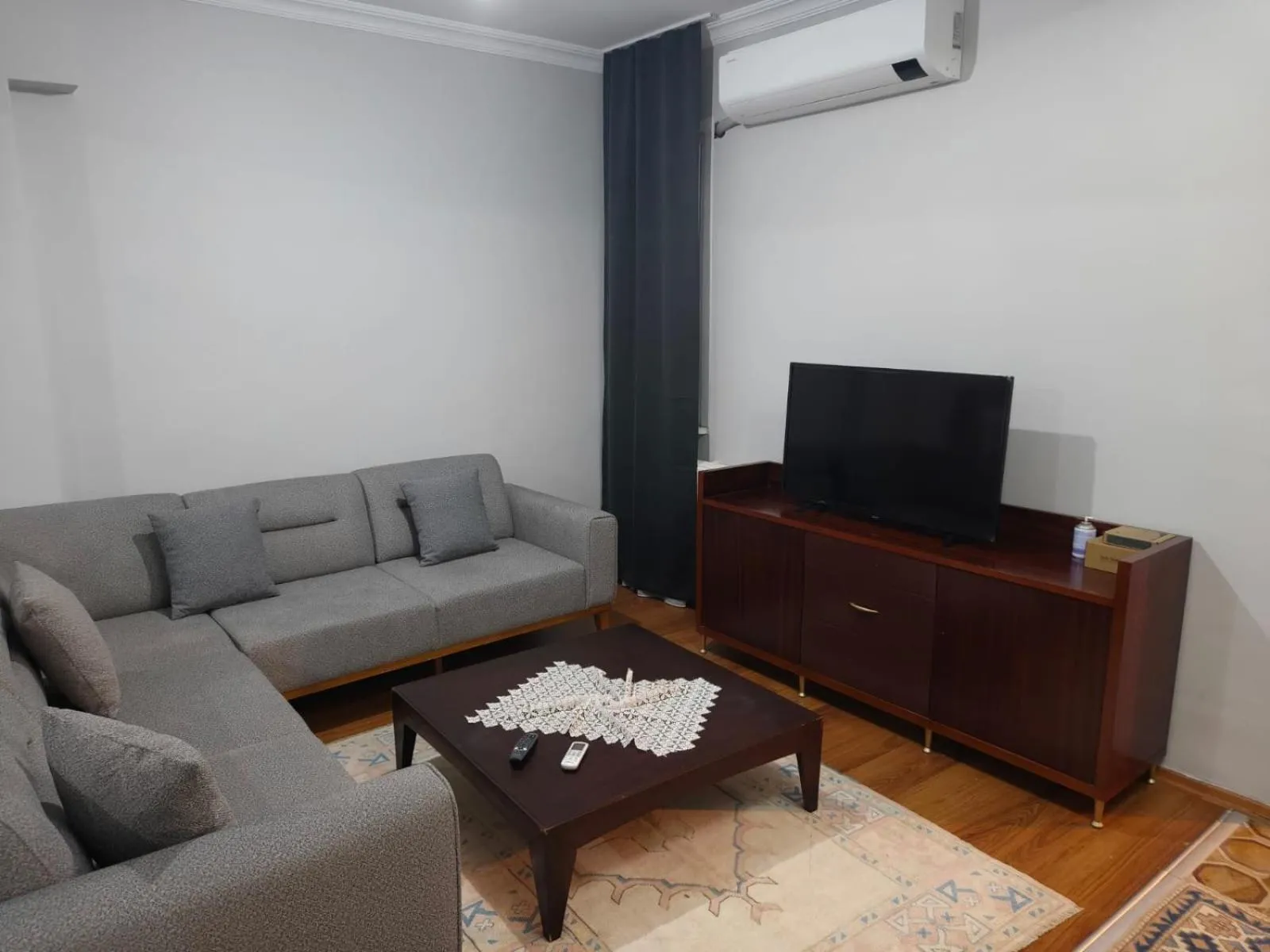 Living room in Royal Garden Suite and Hotel