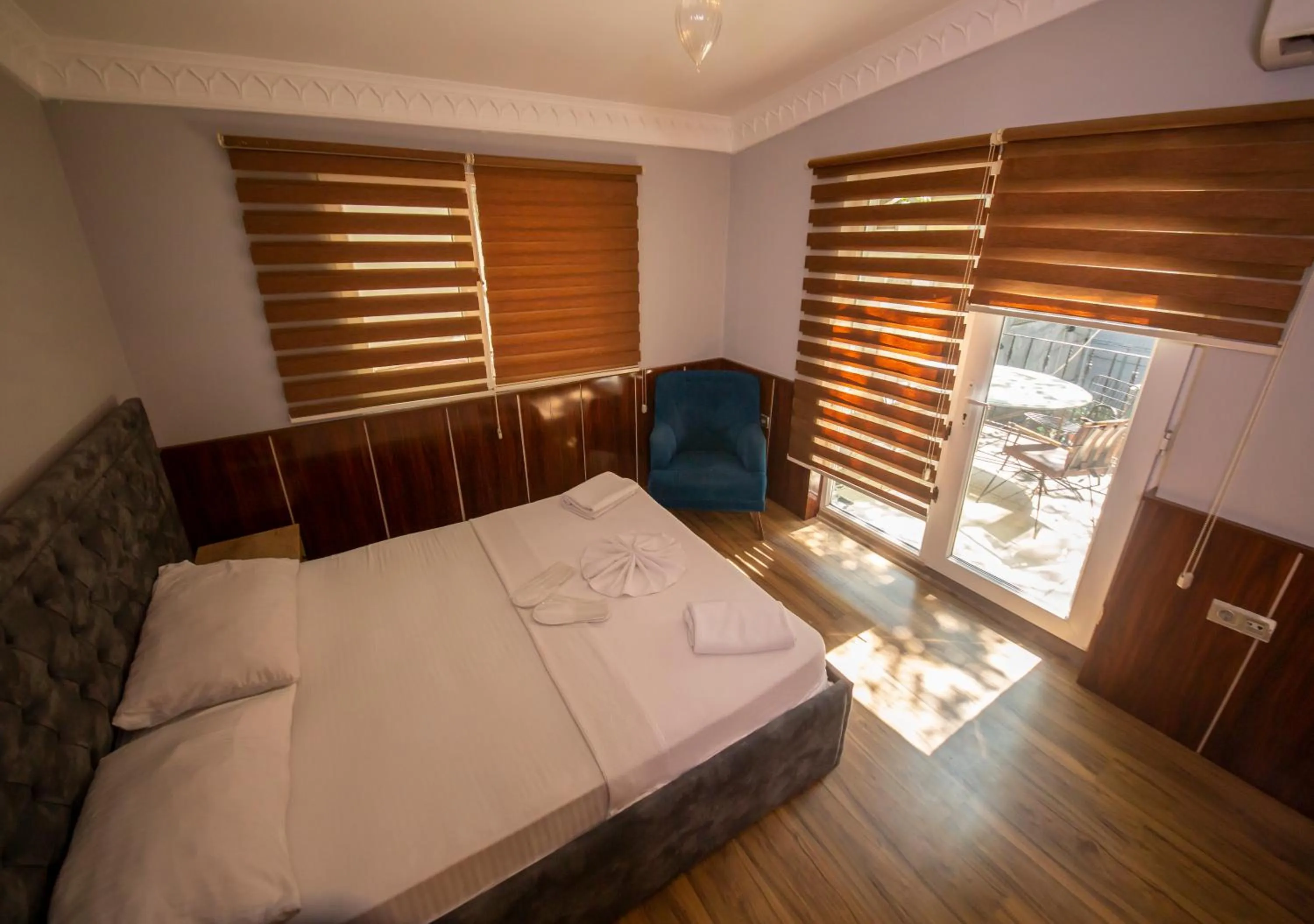 Bed in Royal Garden Suite and Hotel