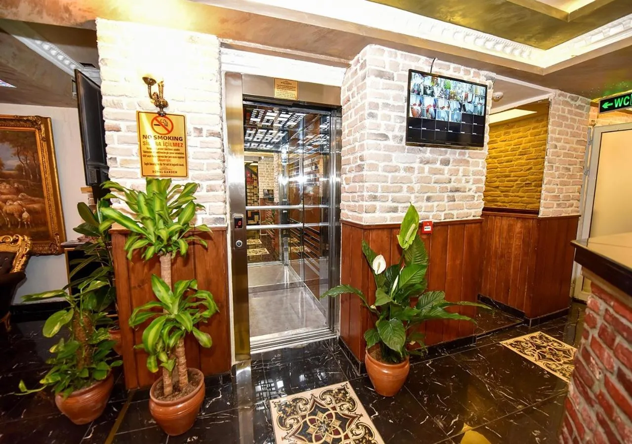 elevator in Royal Garden Suite and Hotel