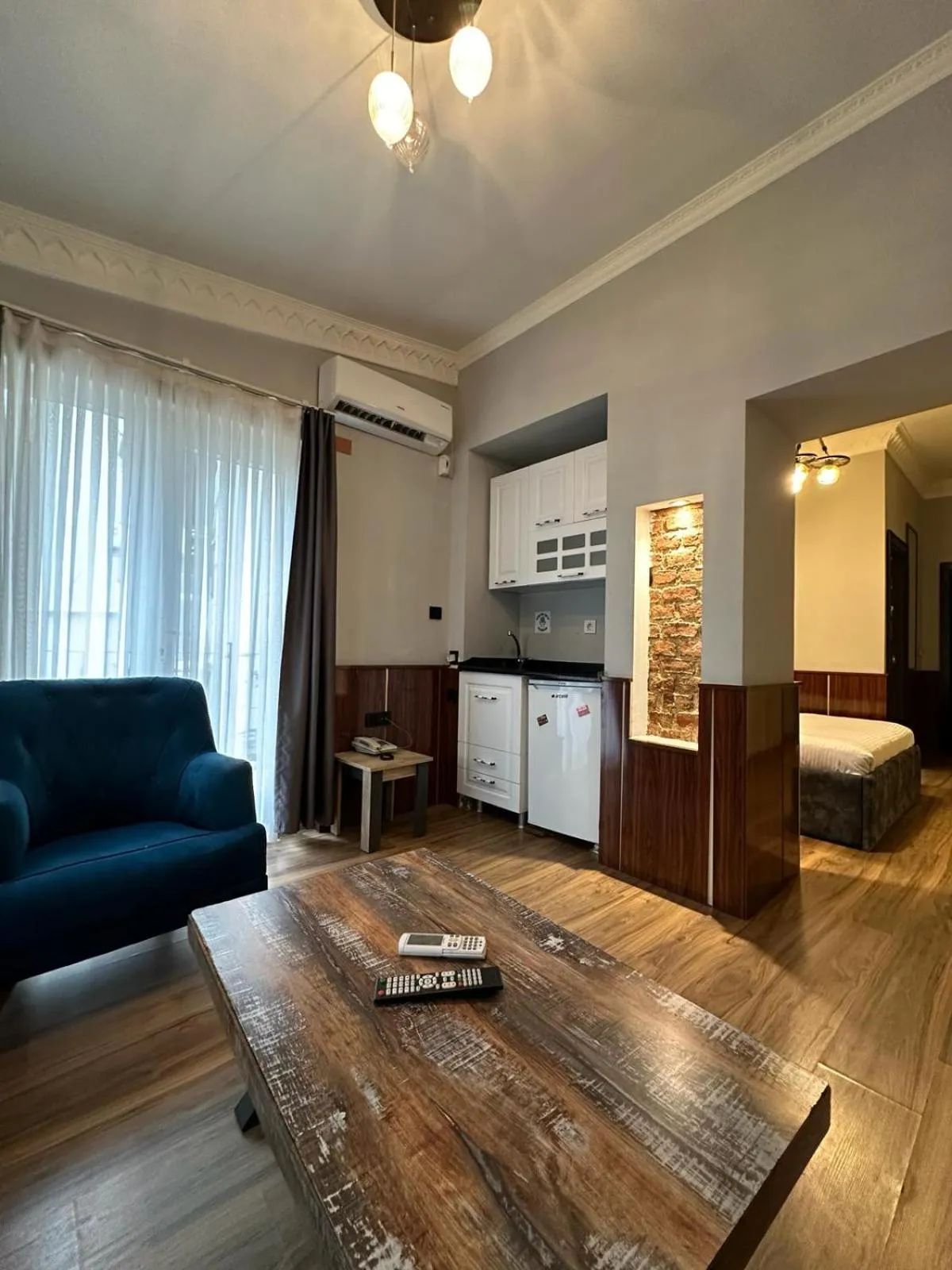 Living room in Royal Garden Suite and Hotel