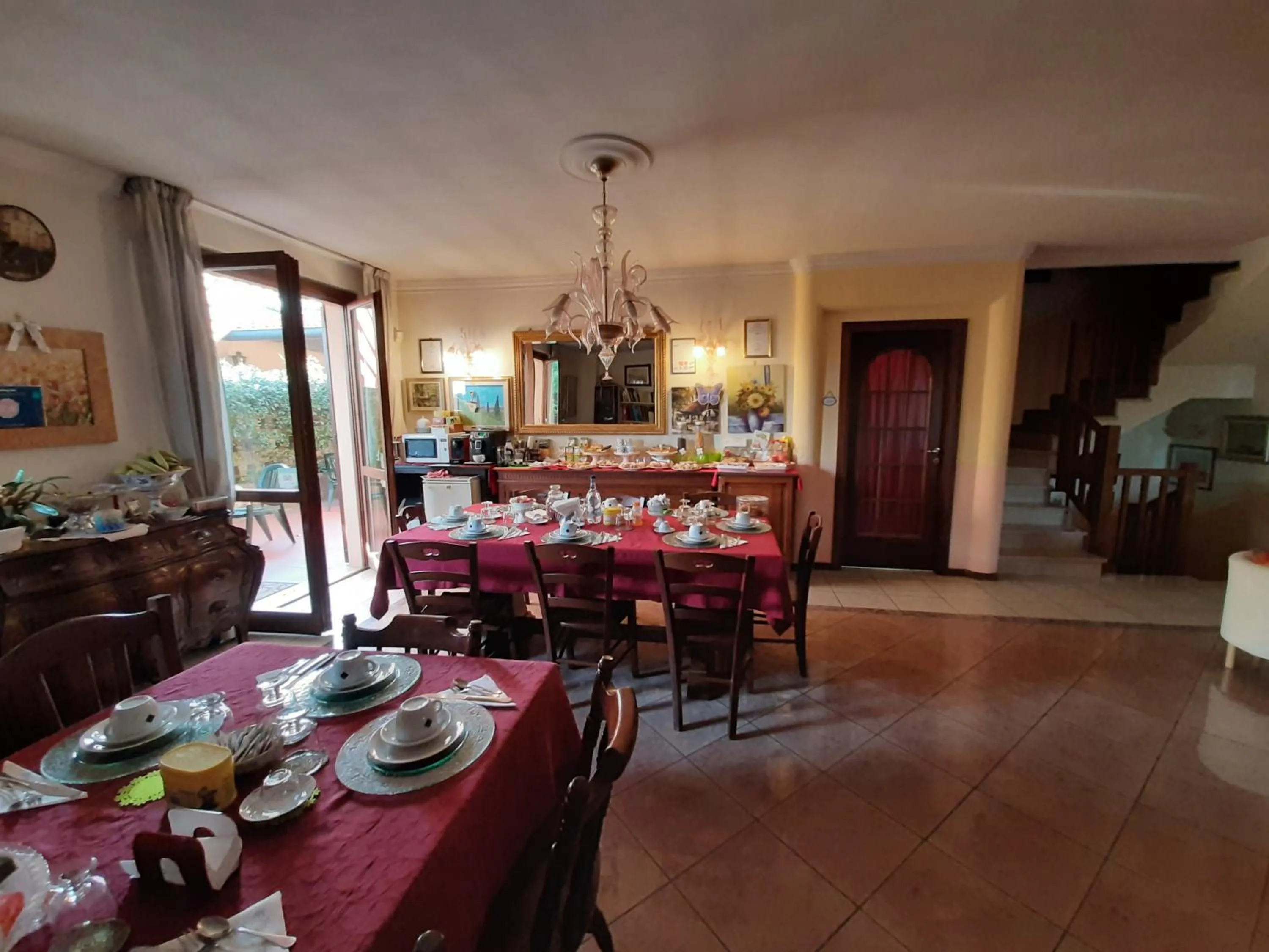 Buffet breakfast in B&B L'Isola di Casa