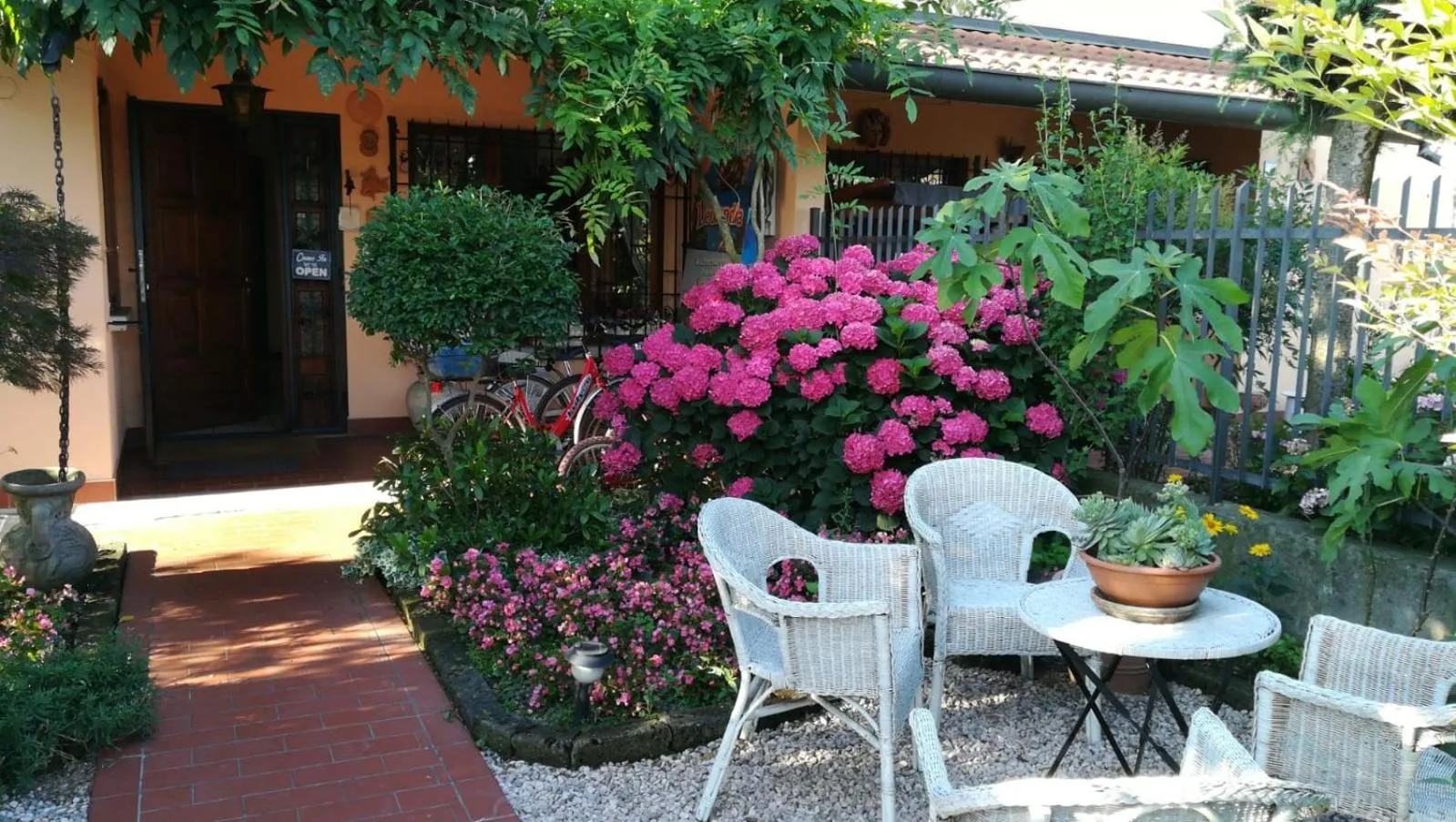 Facade/entrance in B&B L'Isola di Casa