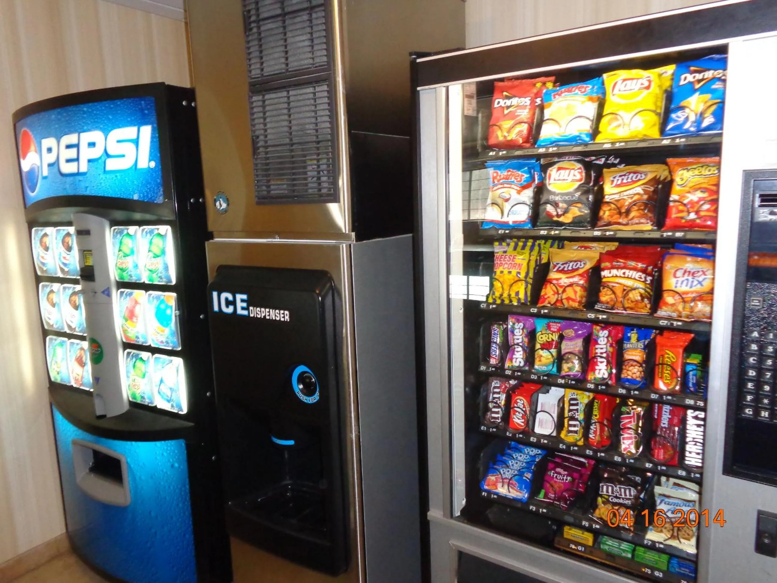 Food and drinks in Country Inn & Suites by Radisson, Green Bay North