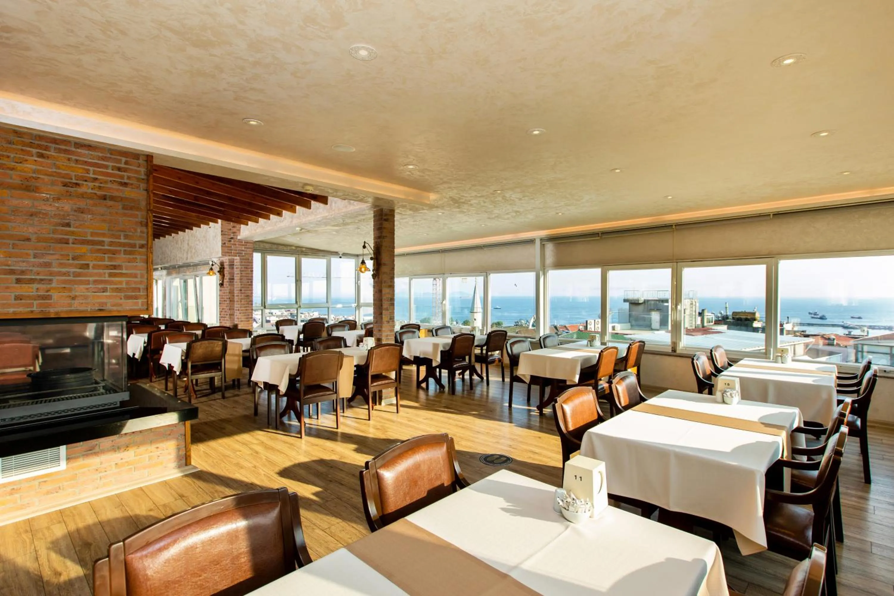 Restaurant/places to eat in Baron Hotel & Spa