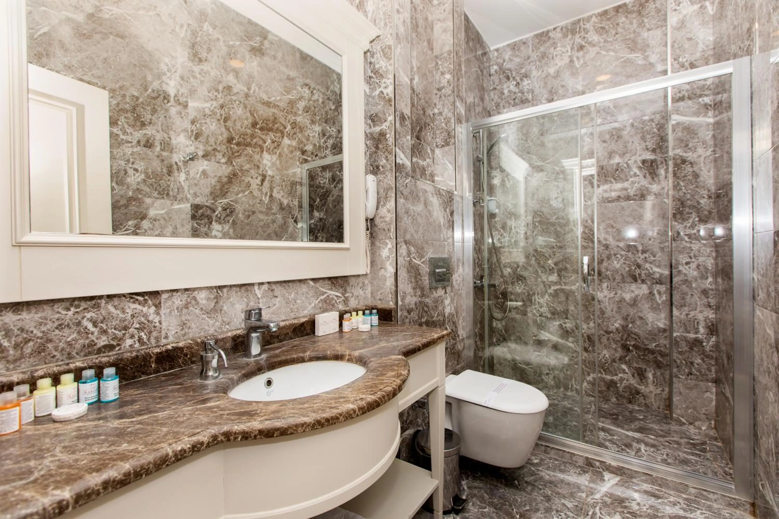 Shower in Baron Hotel & Spa