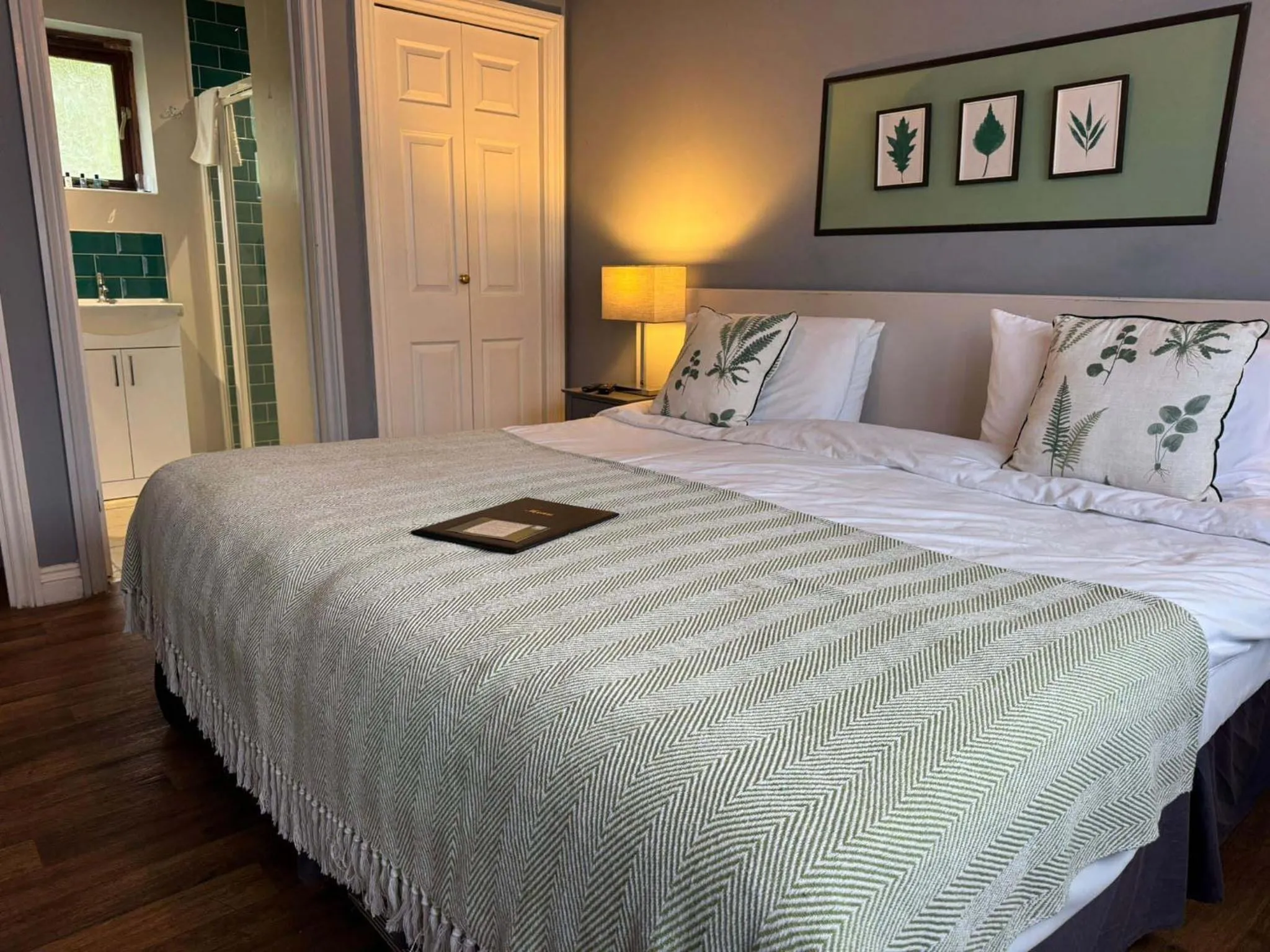 Bed in The Farmers Boy Inn Guest House