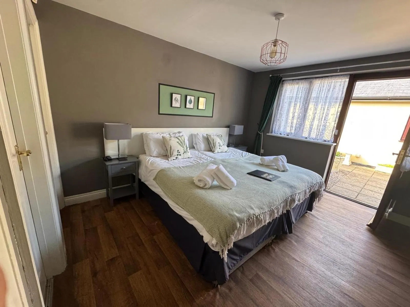 Bed in The Farmers Boy Inn Guest House