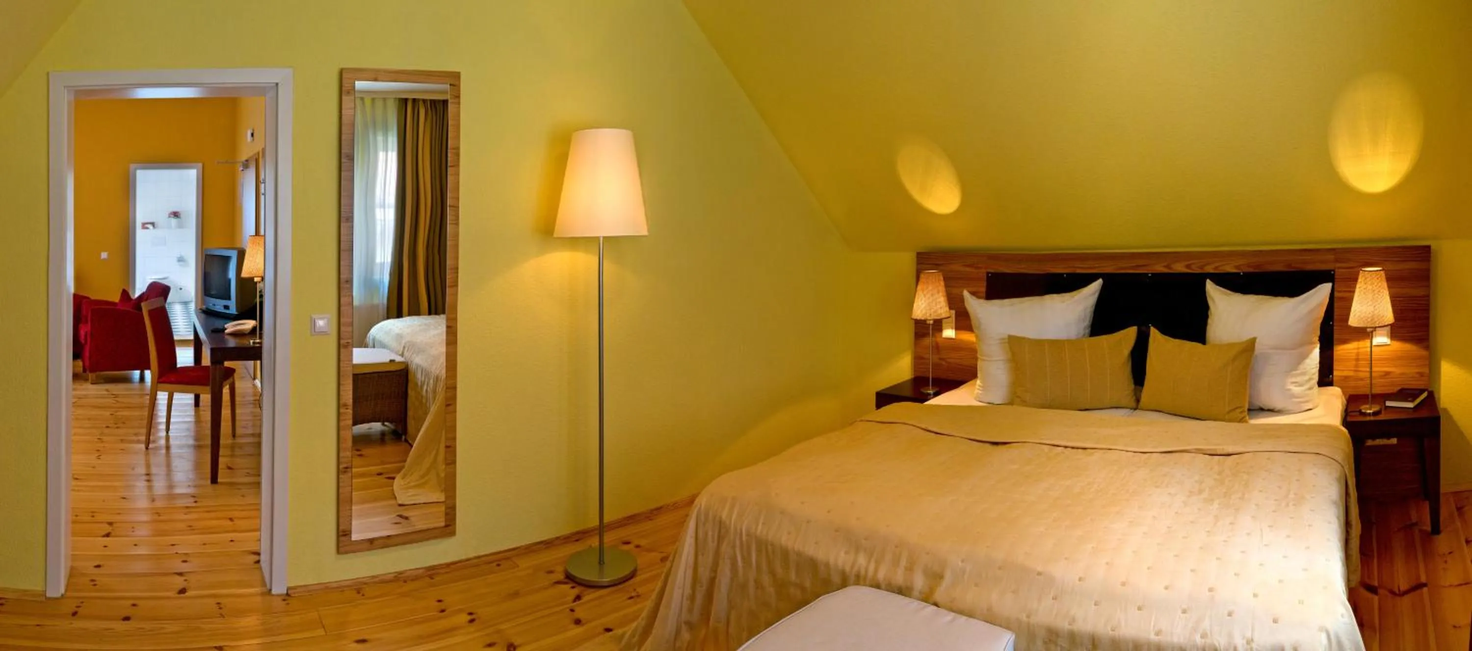 Photo of the whole room, Bed in Hotel Habichtstein