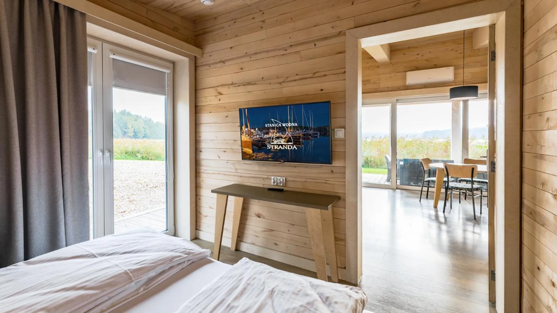 View (from property/room), Bed in Stranda