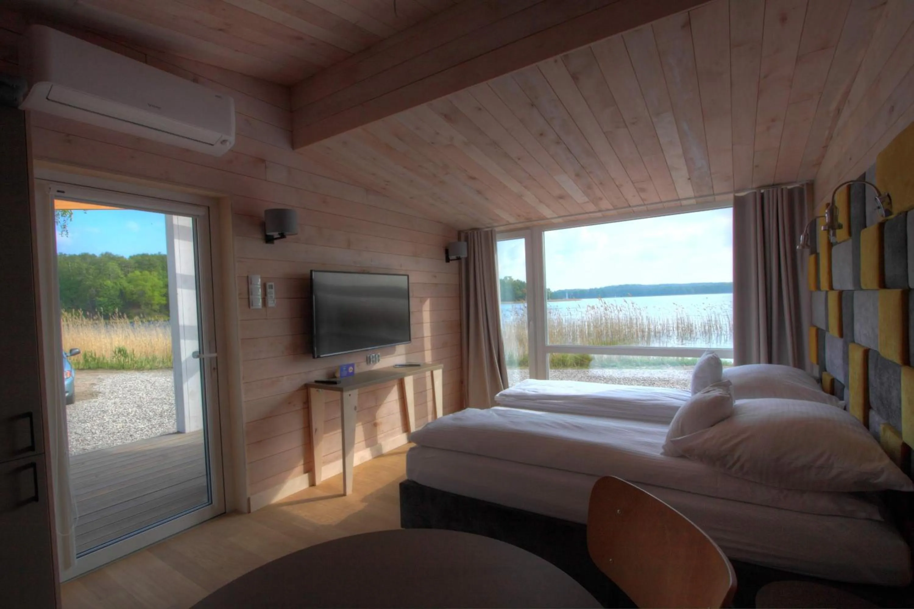 Photo of the whole room, Bed in Stranda