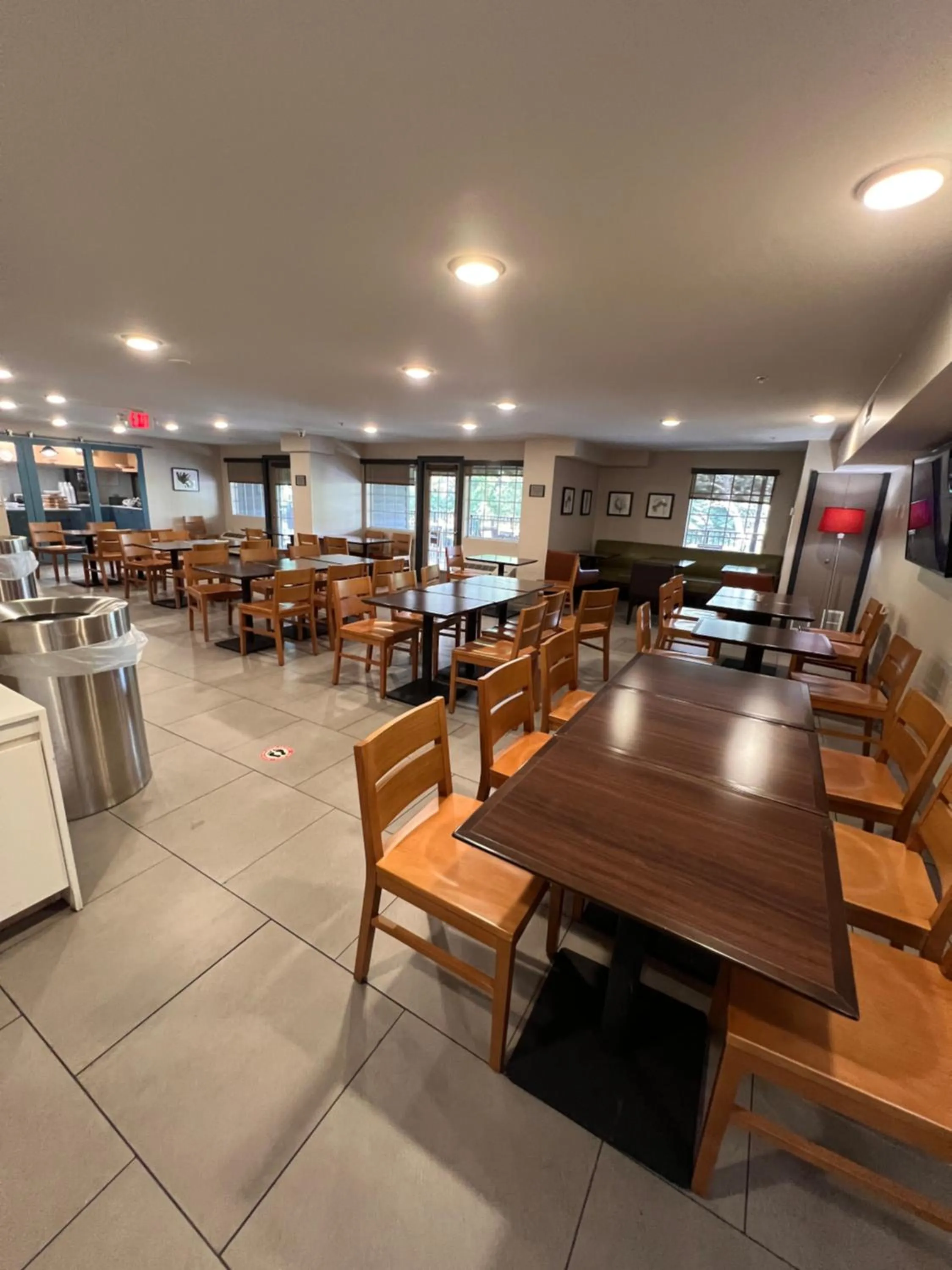 Breakfast in Country Inn & Suites by Radisson, Pigeon Forge South, TN