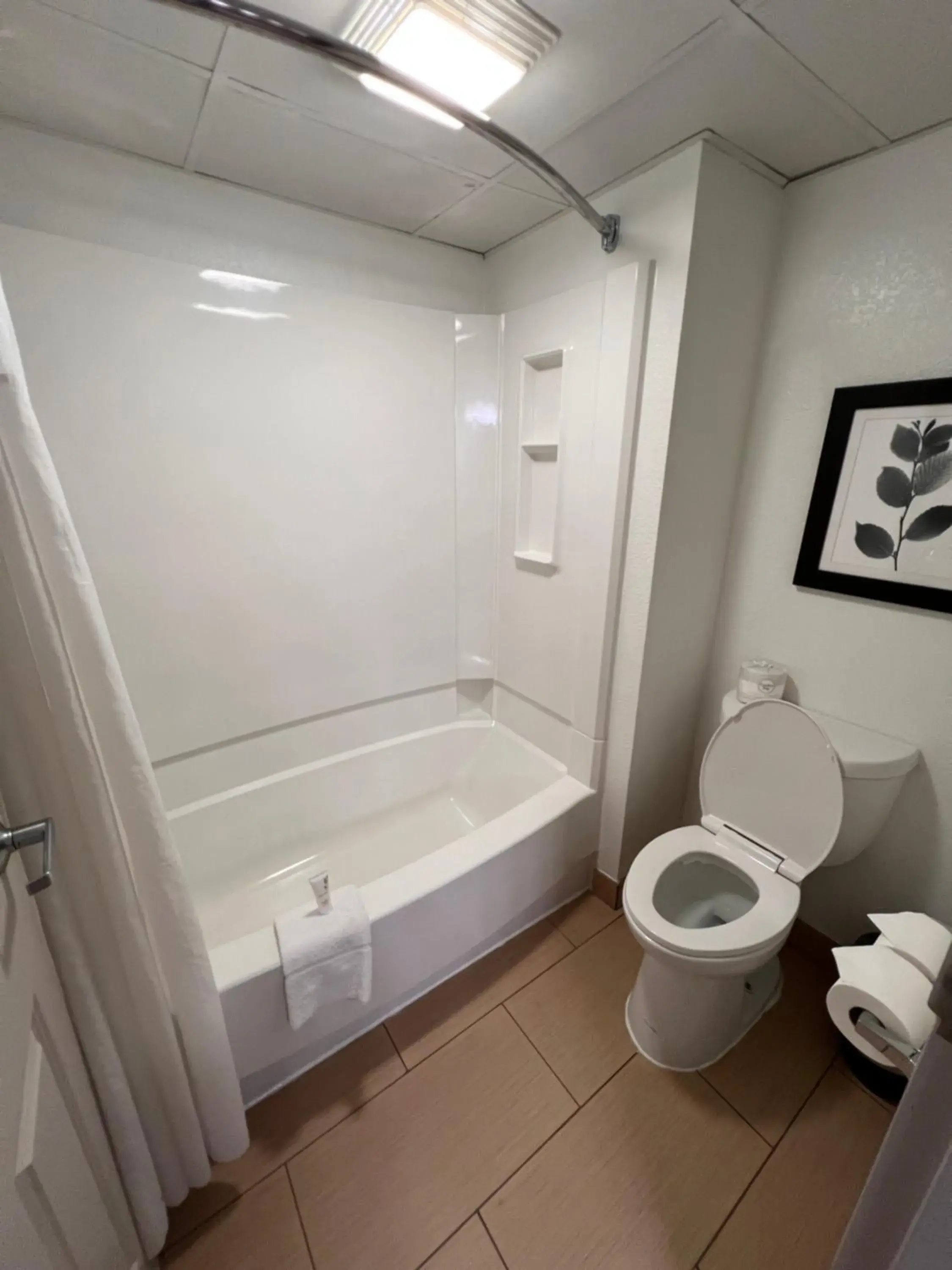 Premium King Room - Non-Smoking in Country Inn & Suites by Radisson, Pigeon Forge South, TN Premium King Room - Non-Smoking in Country Inn & Suites by Radisson, Pigeon Forge South, TN