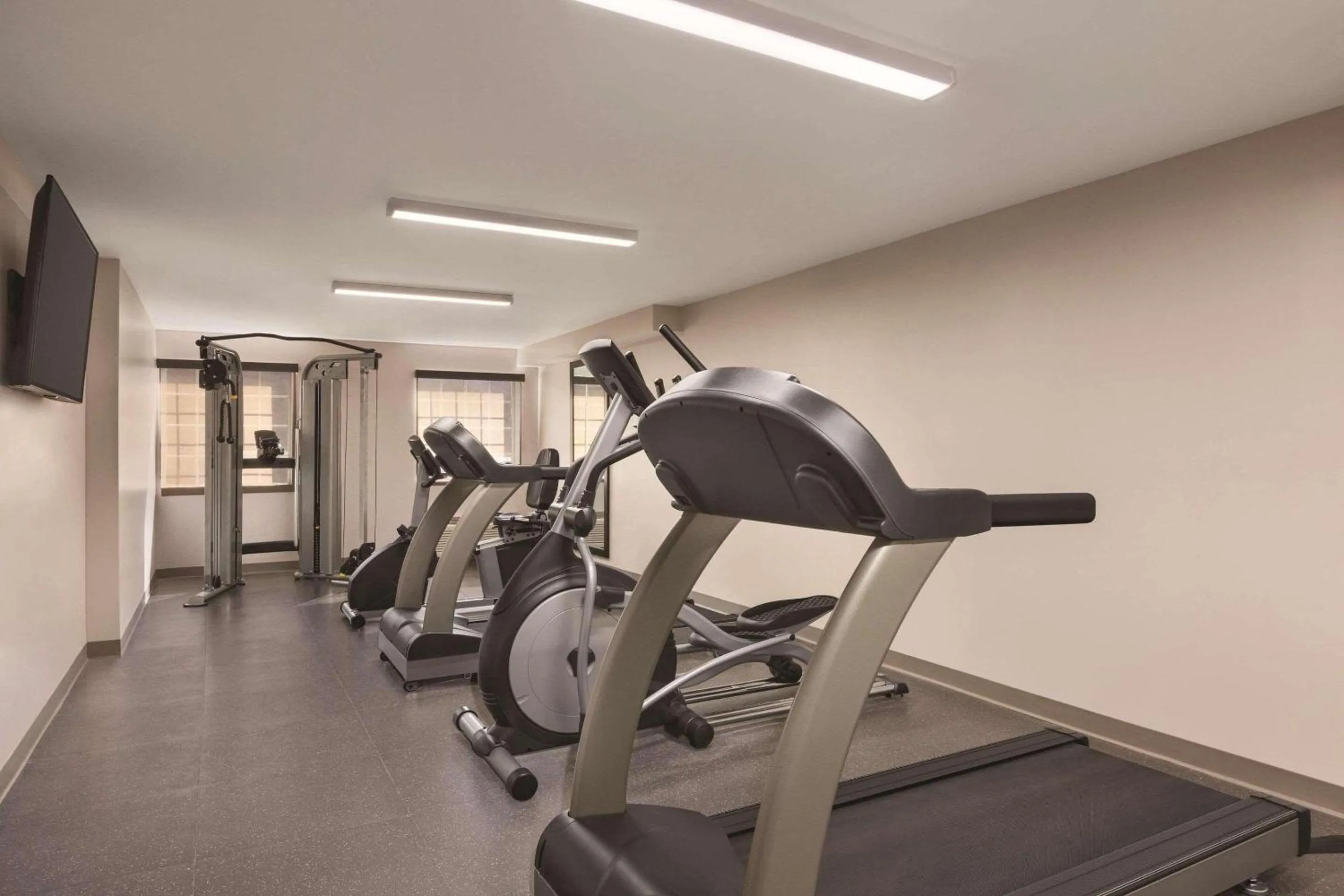 Fitness centre/facilities in Country Inn & Suites by Radisson, Pigeon Forge South, TN
