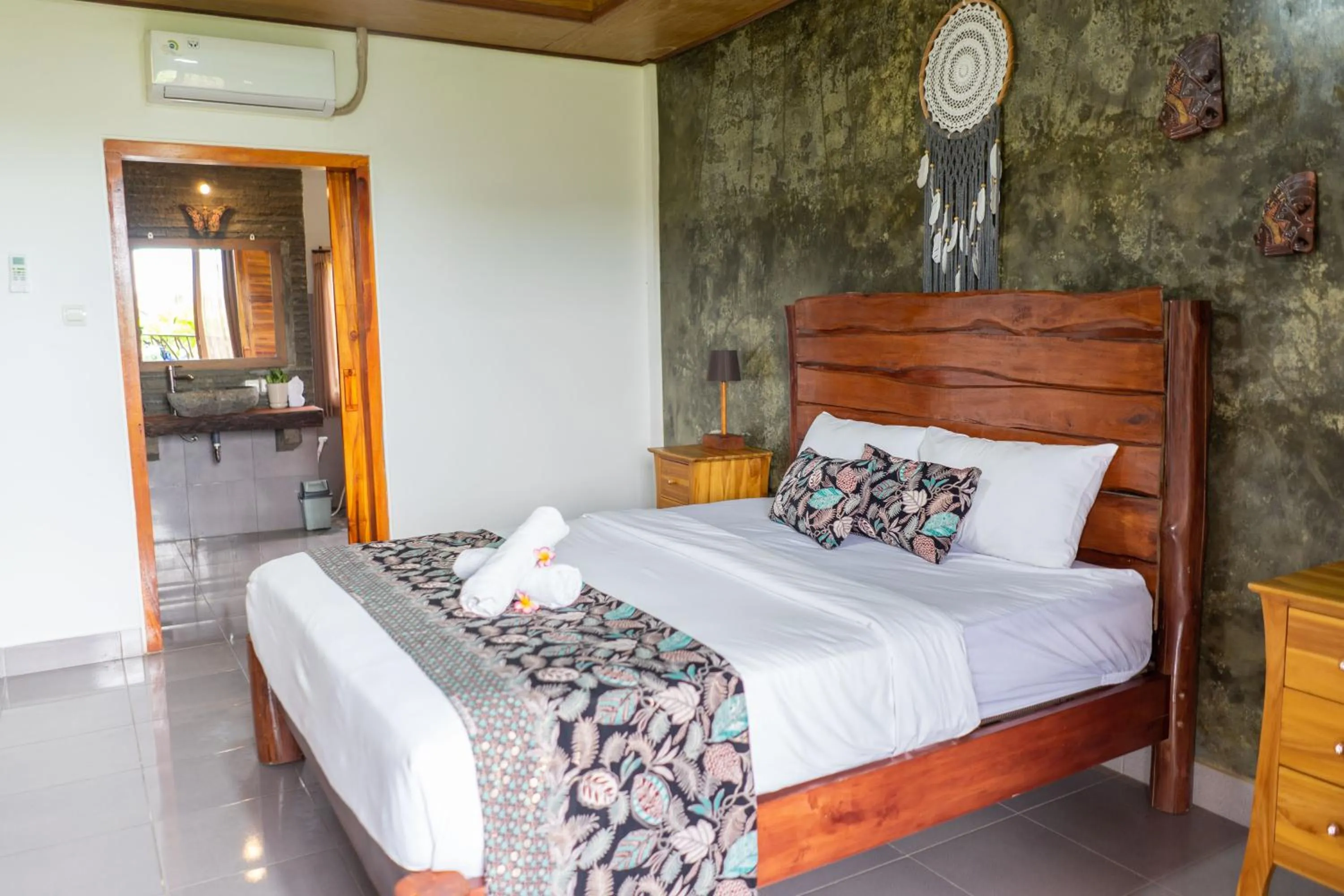 Bed in West Break Bali - Medewi