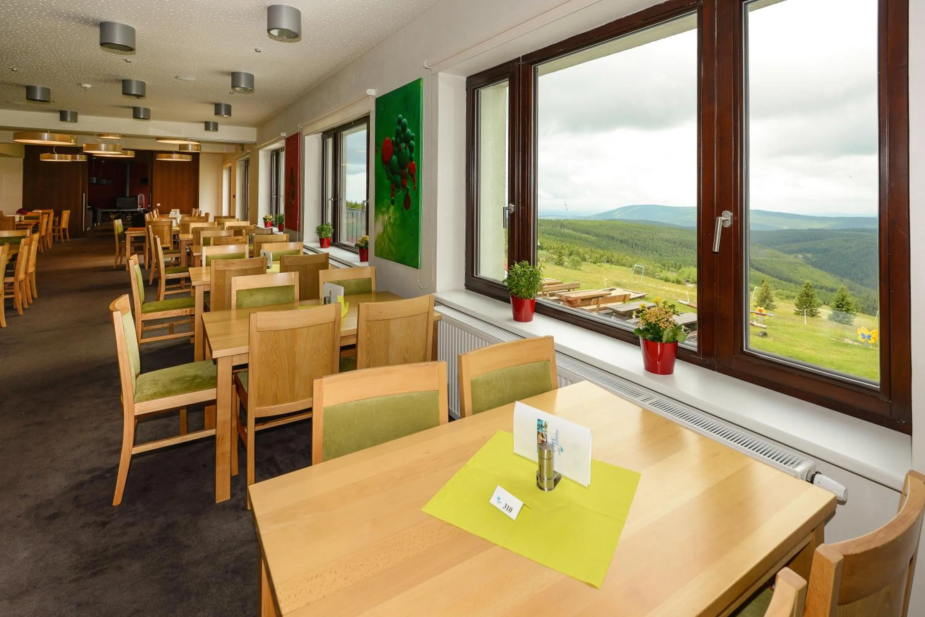 Restaurant/places to eat in Horský Hotel Friesovy Boudy