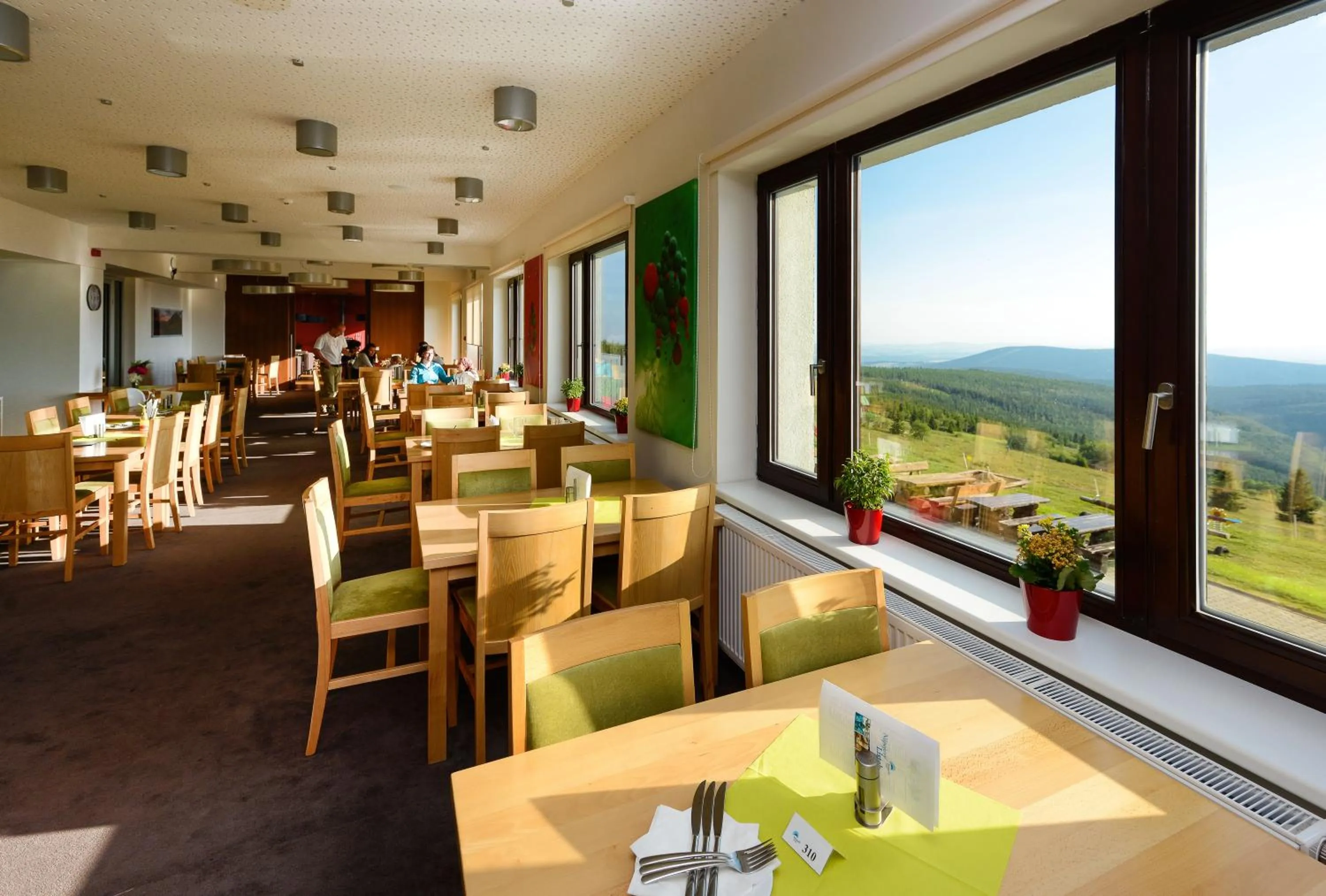 Restaurant/places to eat in Horský Hotel Friesovy Boudy