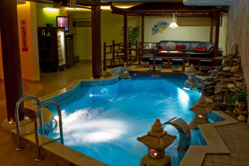 Swimming pool in Villa Rossa Hotel