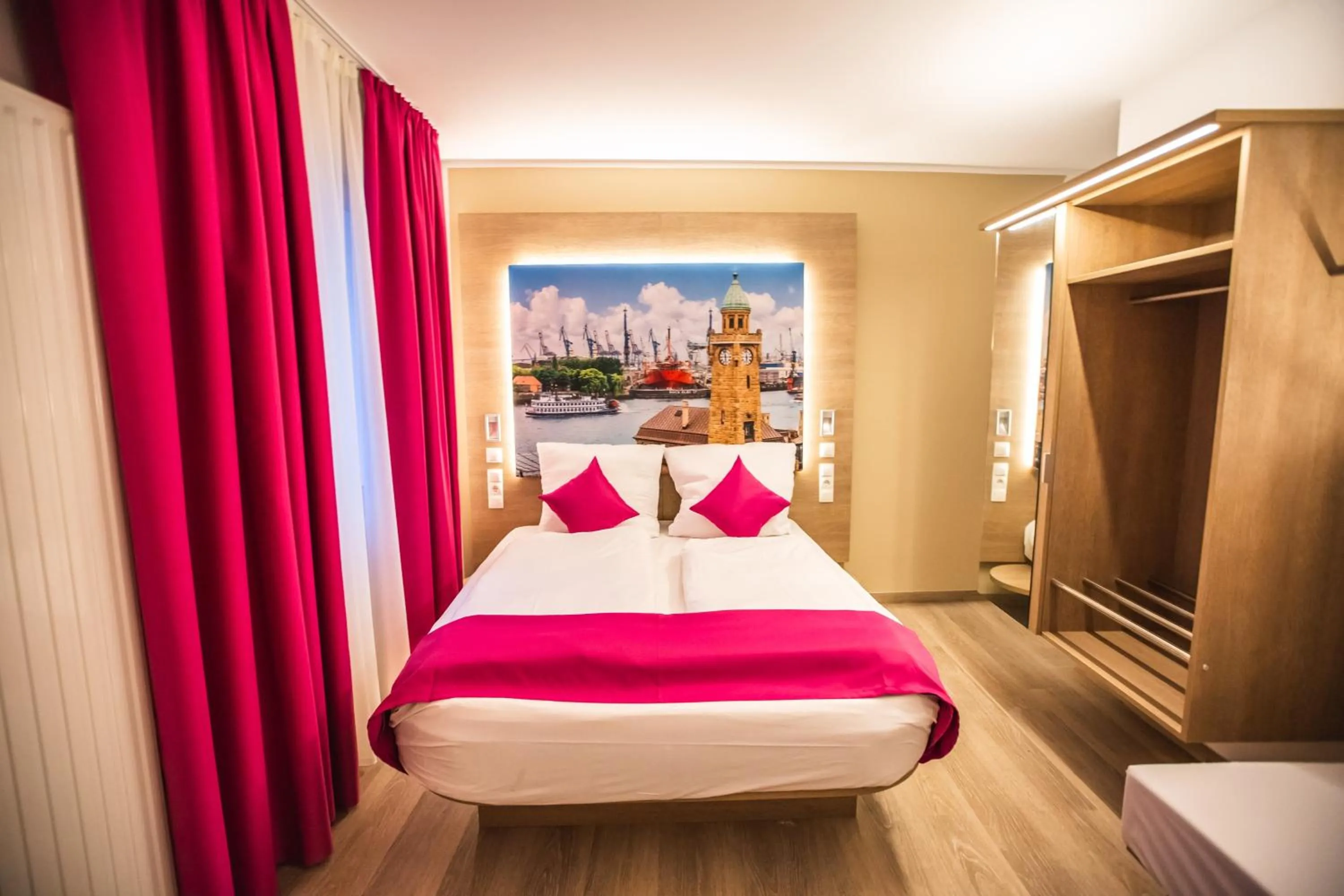 Bed in Hotel Luckys Inn