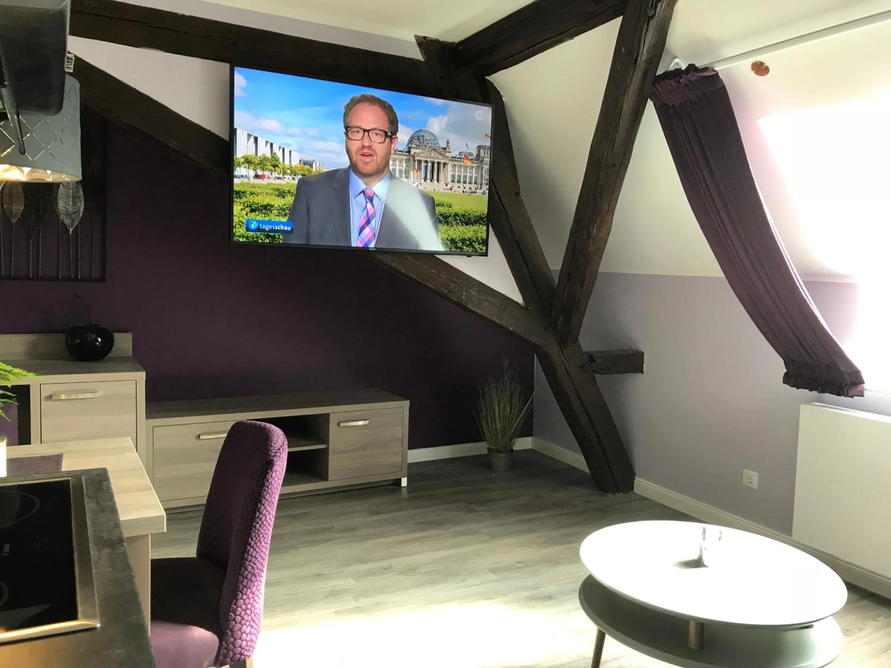 TV and multimedia in Apartmenthaus Burgenheimat in Rhens bei Koblenz