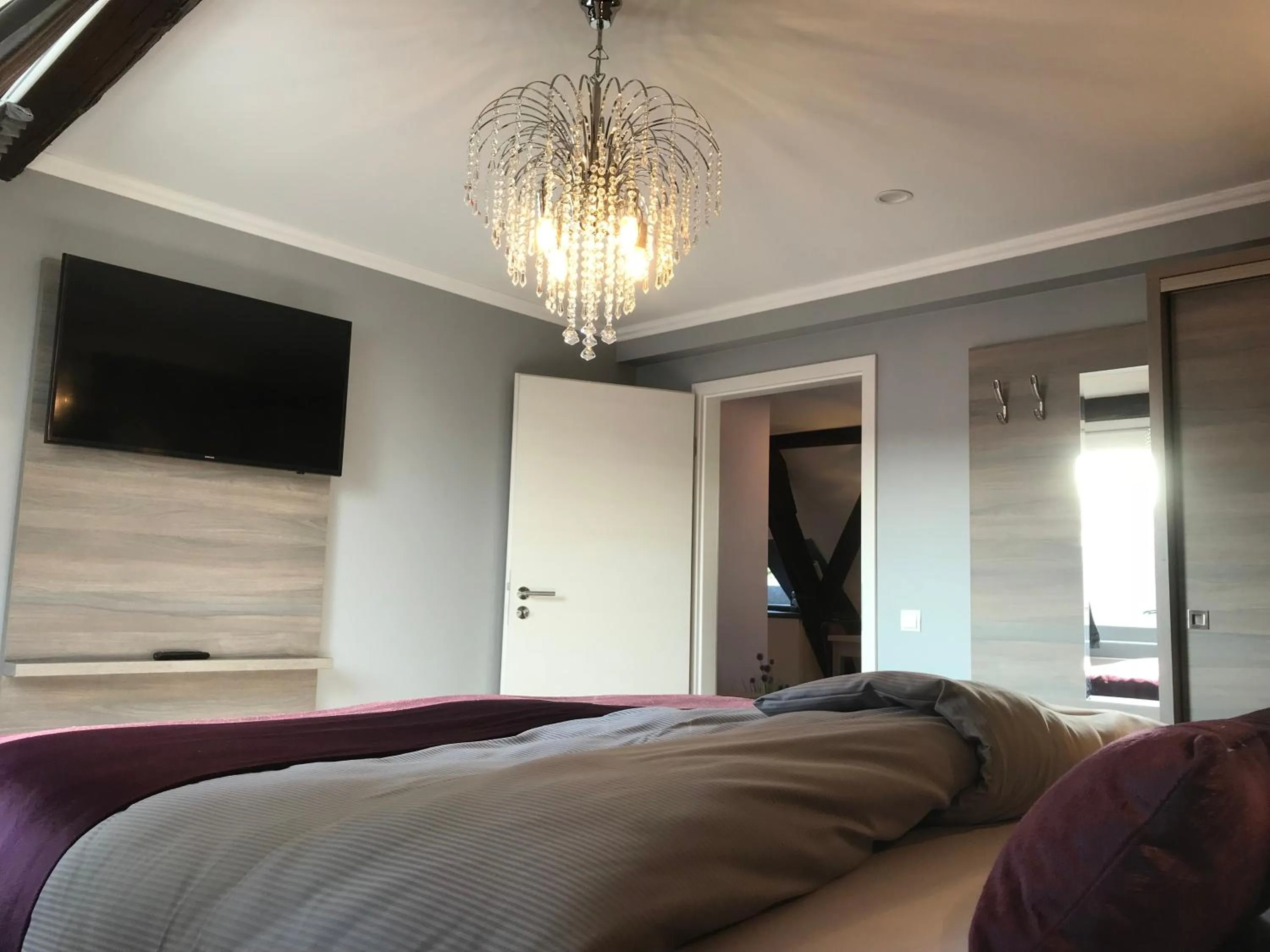 Bed in Apartmenthaus Burgenheimat in Rhens bei Koblenz