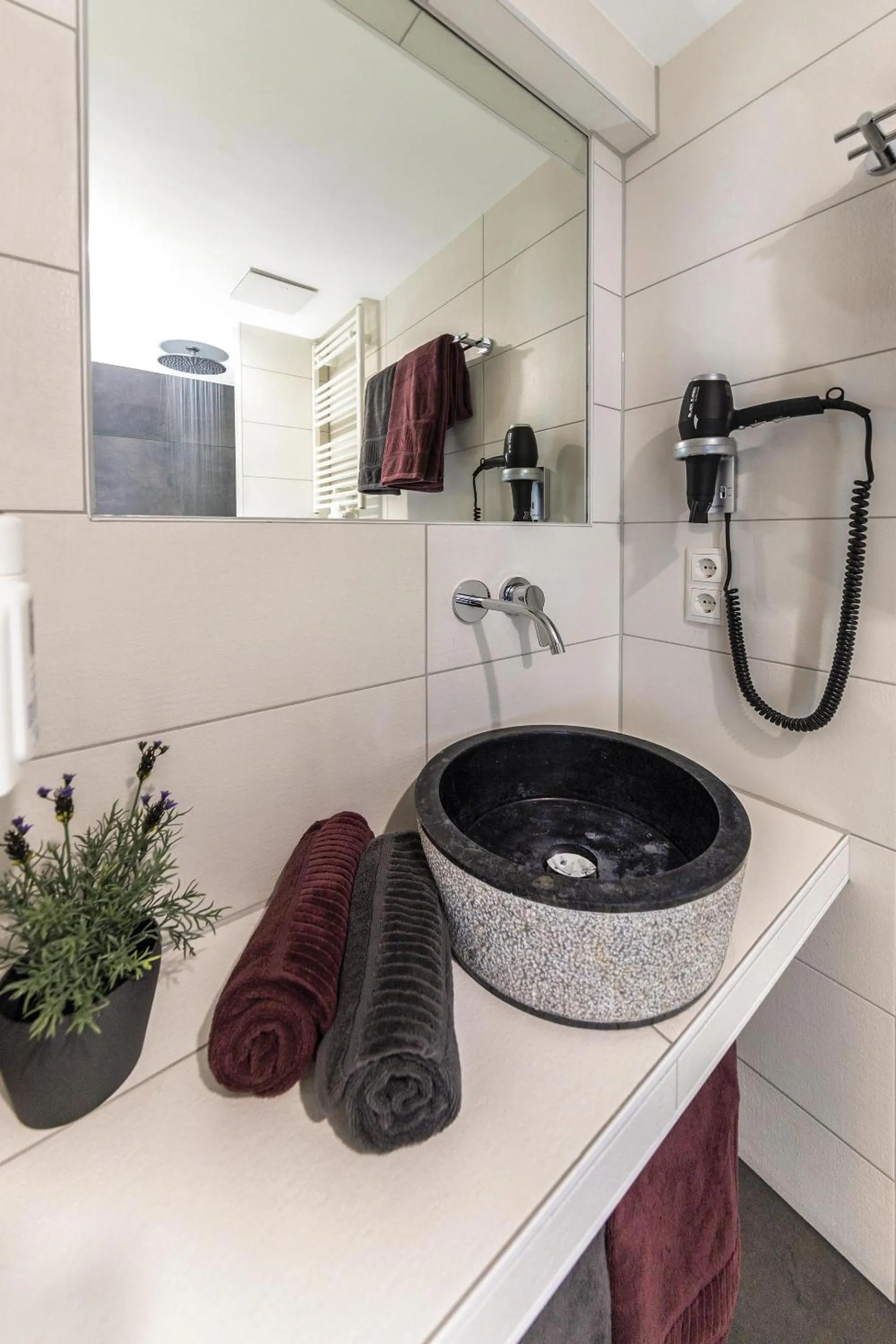 Shower in Apartmenthaus Burgenheimat in Rhens bei Koblenz