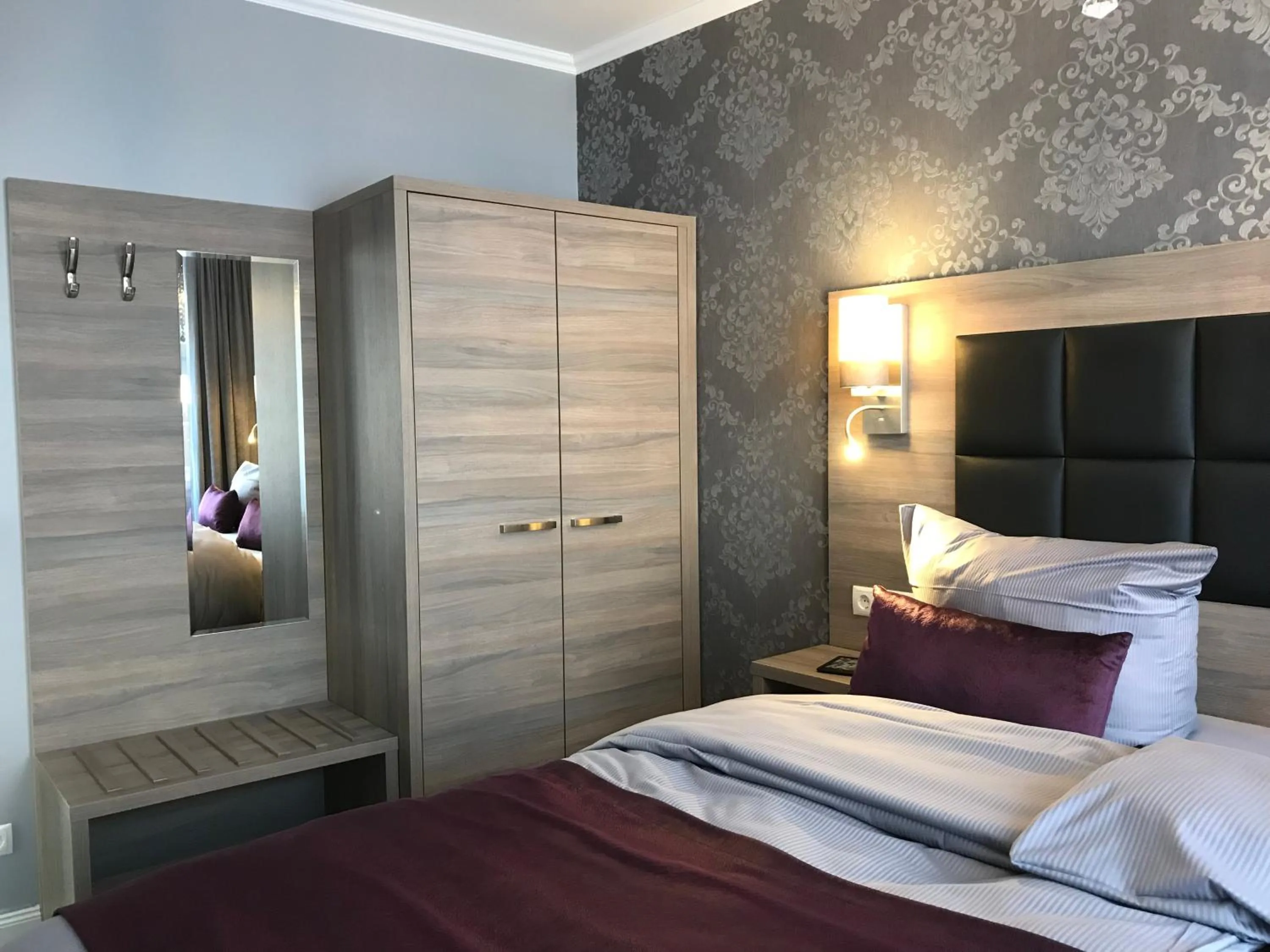 Bed in Apartmenthaus Burgenheimat in Rhens bei Koblenz