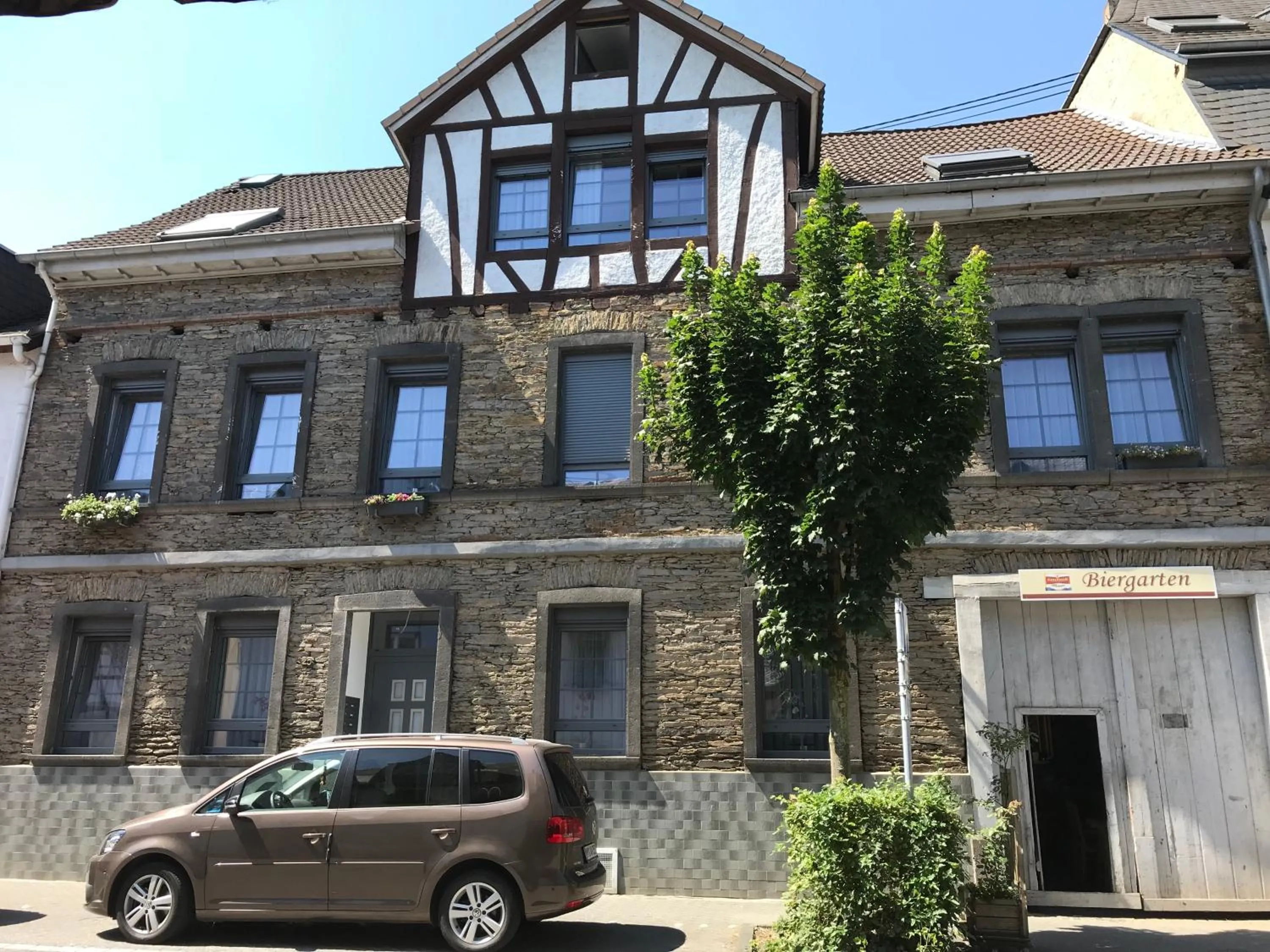 Property building in Apartmenthaus Burgenheimat in Rhens bei Koblenz