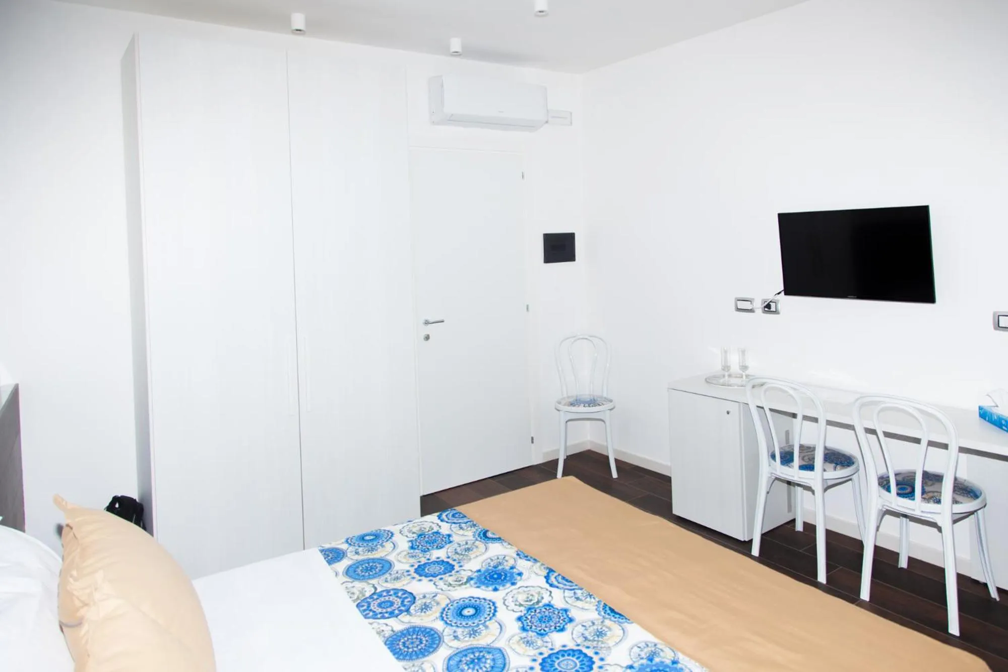 Property building, Bed in Casa Restino