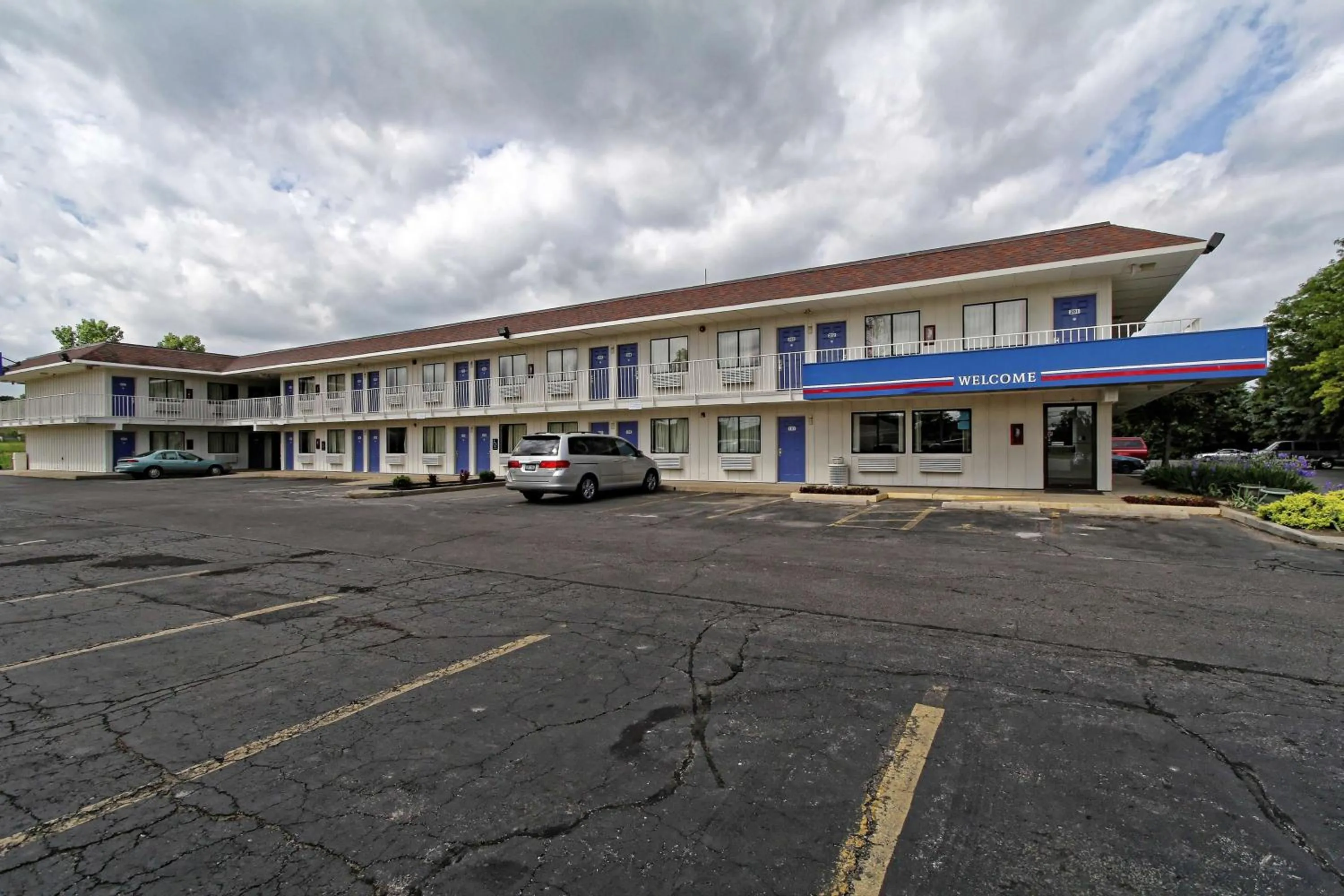 Property building in Motel 6-Amherst, OH - Cleveland West - Lorain