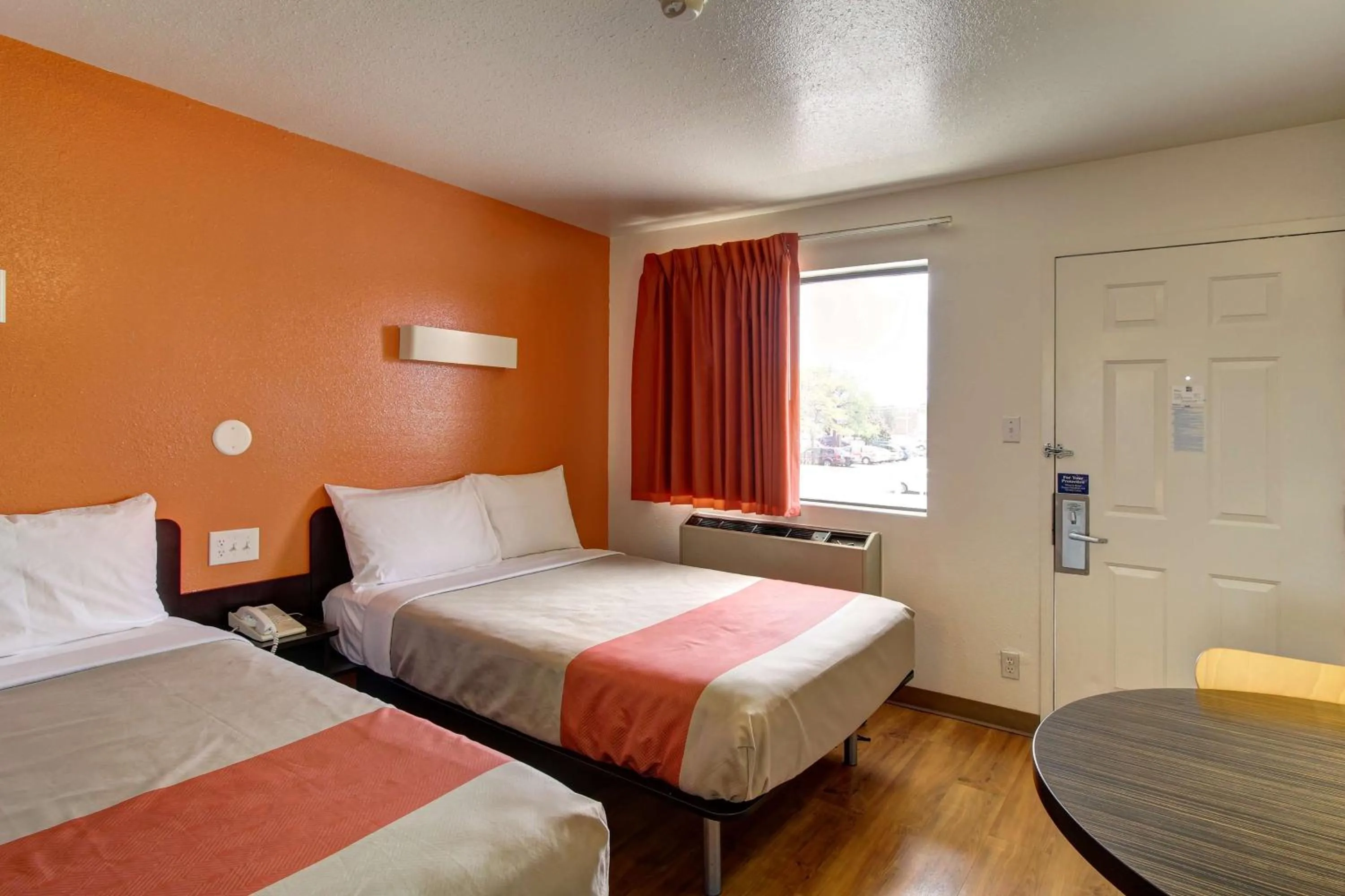 Photo of the whole room, Bed in Motel 6-Amherst, OH - Cleveland West - Lorain