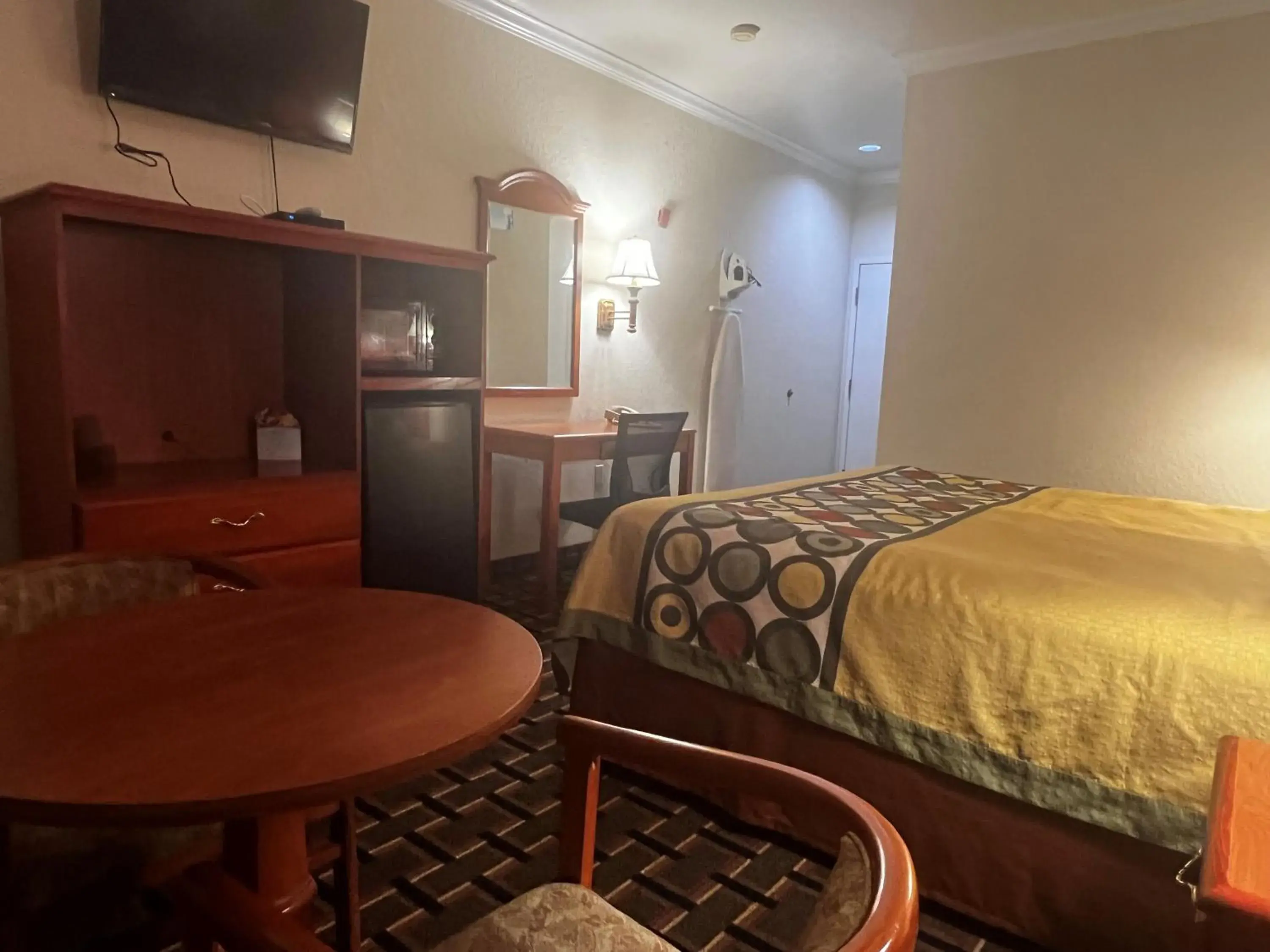 1 King Bed, Deluxe Mobility Accessible Room, Roll-In Shower, Non-Smoking in Super 8 by Wyndham Brookshire TX 1 King Bed, Deluxe Mobility Accessible Room, Roll-In Shower, Non-Smoking in Super 8 by Wyndham Brookshire TX