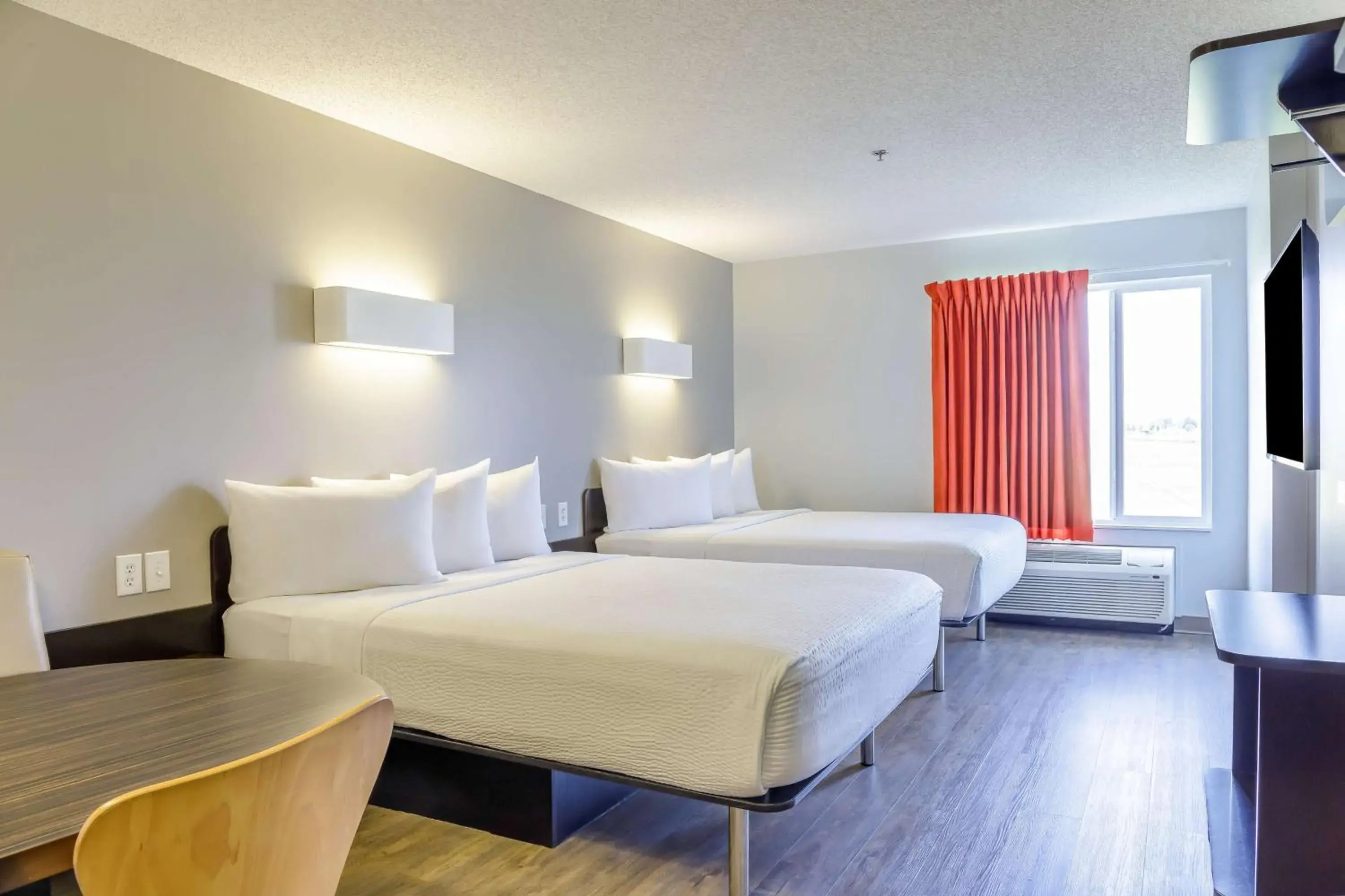 Queen Room with Two Queen Beds in Motel 6-Headingley, MB - Winnipeg West Queen Room with Two Queen Beds in Motel 6-Headingley, MB - Winnipeg West